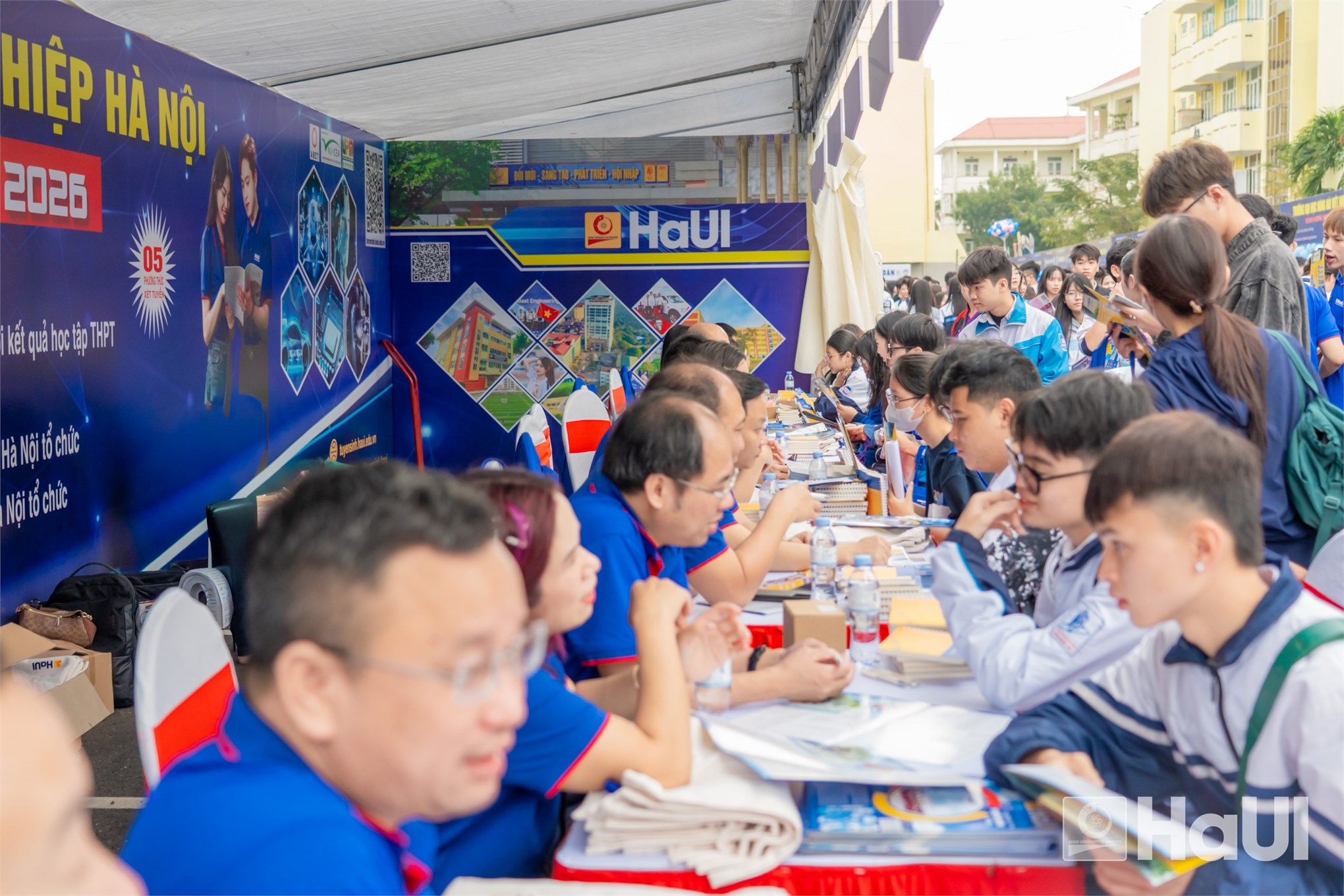 Học sinh đất Cảng `giải mã` khát vọng nghề nghiệp cùng đội ngũ chuyên gia HaUI