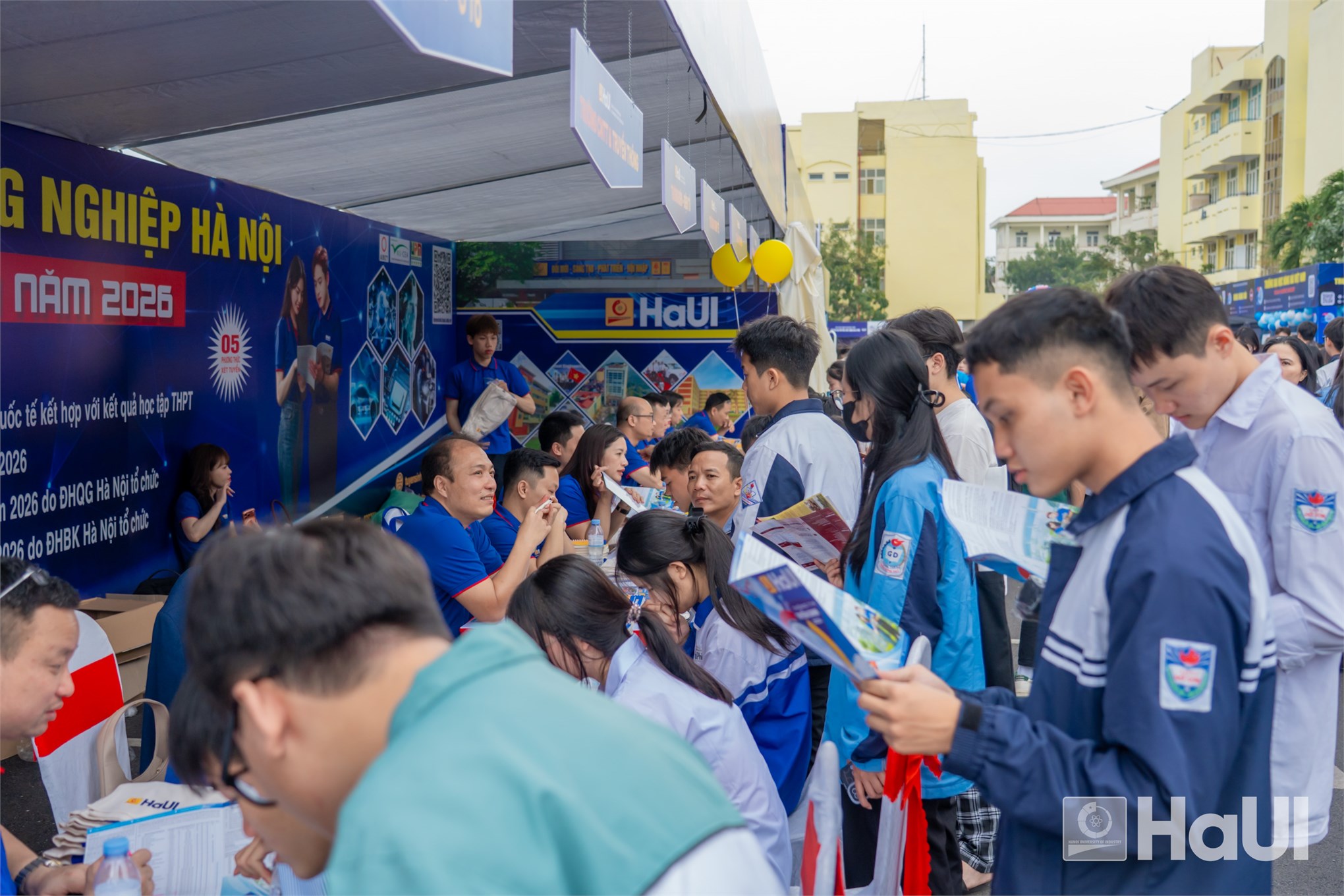 Học sinh đất Cảng `giải mã` khát vọng nghề nghiệp cùng đội ngũ chuyên gia HaUI