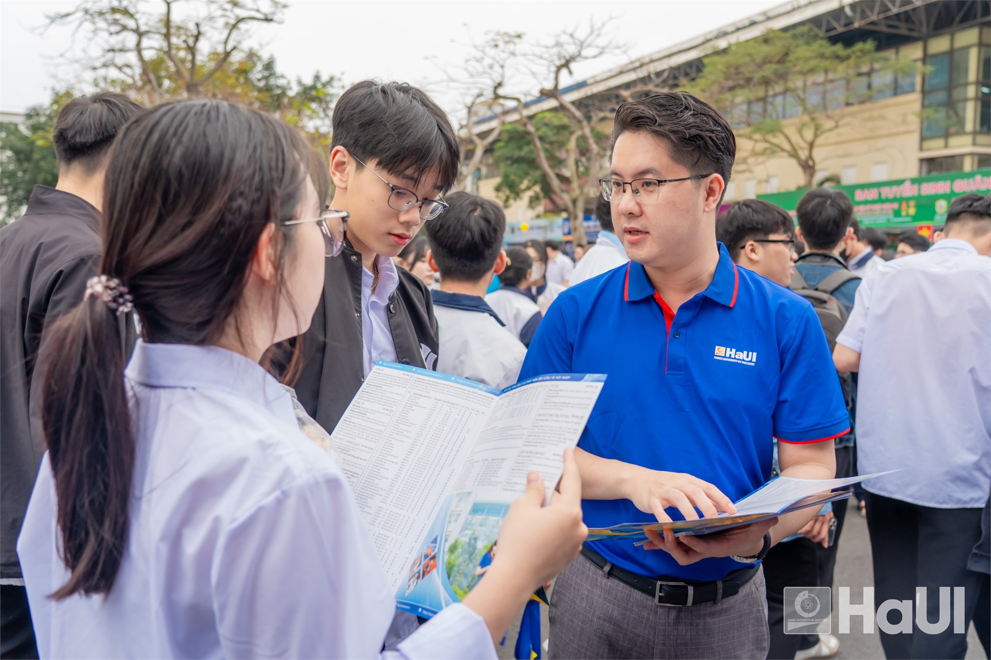 Học sinh đất Cảng `giải mã` khát vọng nghề nghiệp cùng đội ngũ chuyên gia HaUI