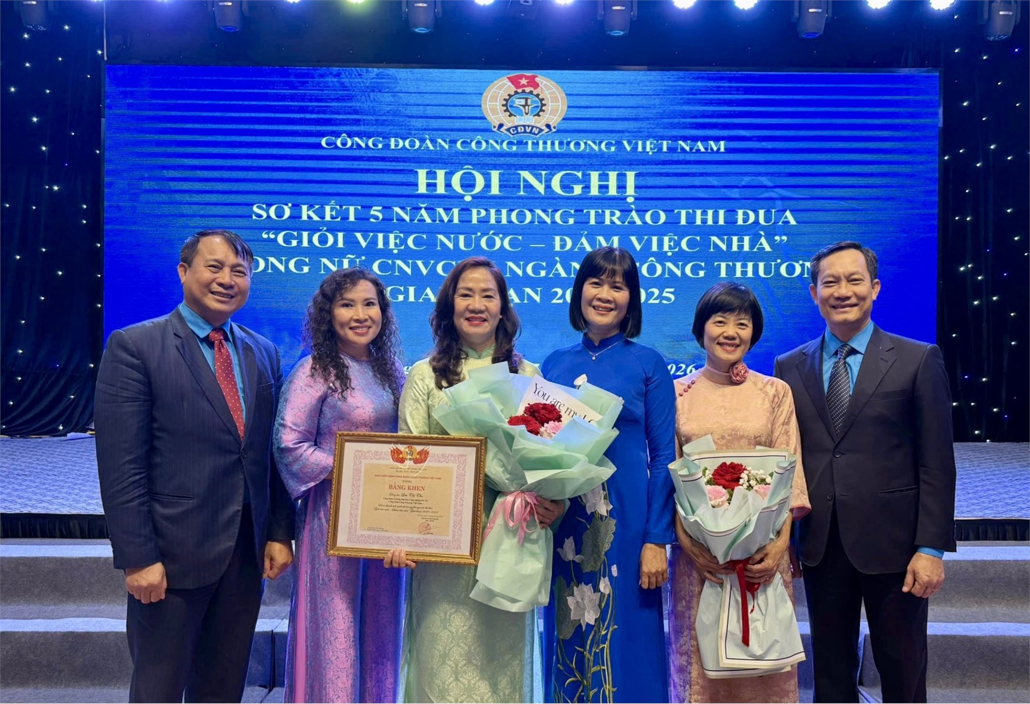 Công đoàn Đại học công nghiệp Hà Nội nhận bằng khen “Giỏi việc nước - Đảm việc nhà” giai đoạn 2020-2025 do Công đoàn Công Thương Việt Nam trao tặng