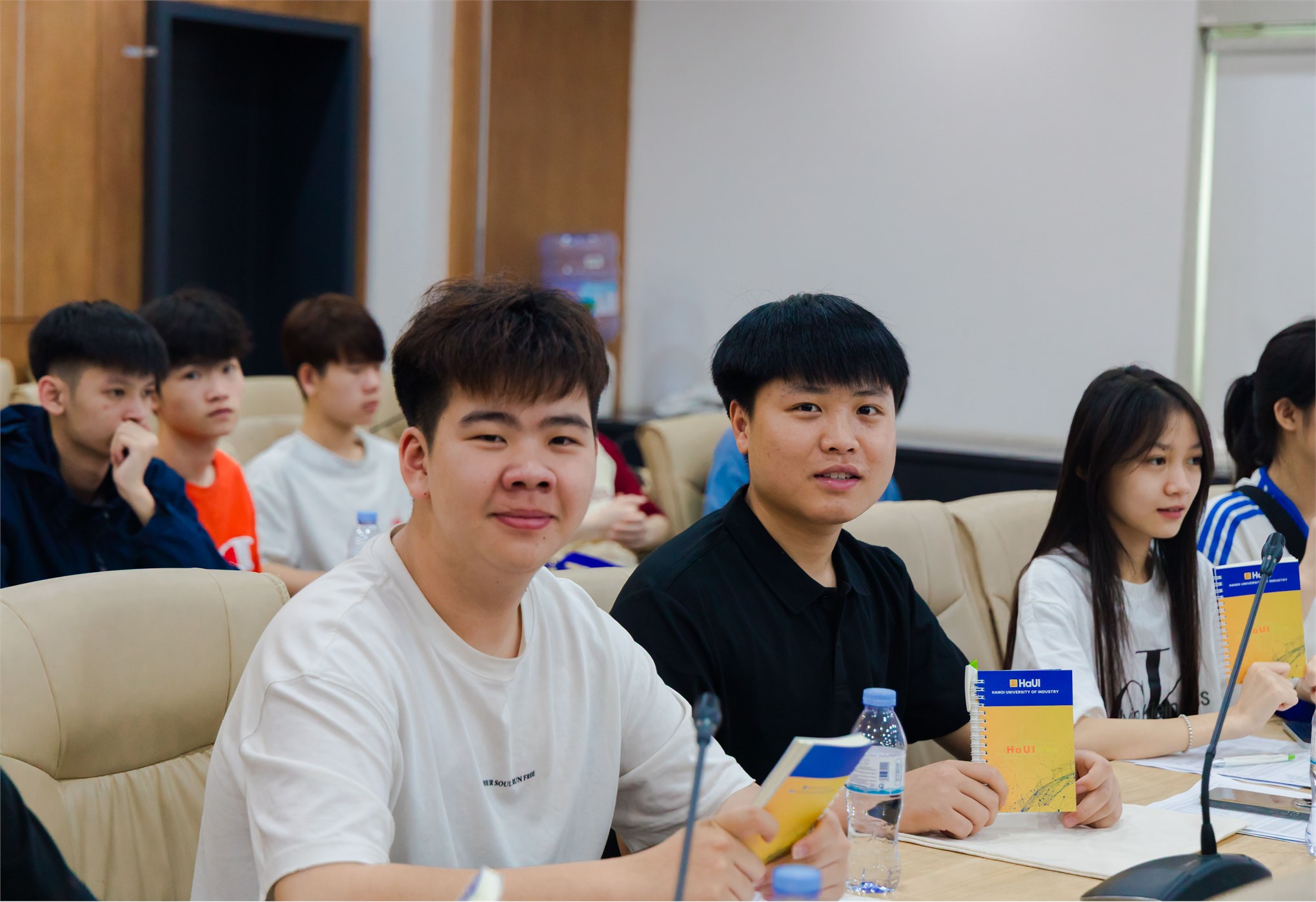 Đại học Công nghiệp Hà Nội chào đón đoàn giảng viên, học sinh Trường Hoa Kiều Quảng Tây (Trung Quốc) sang giao lưu, học tập