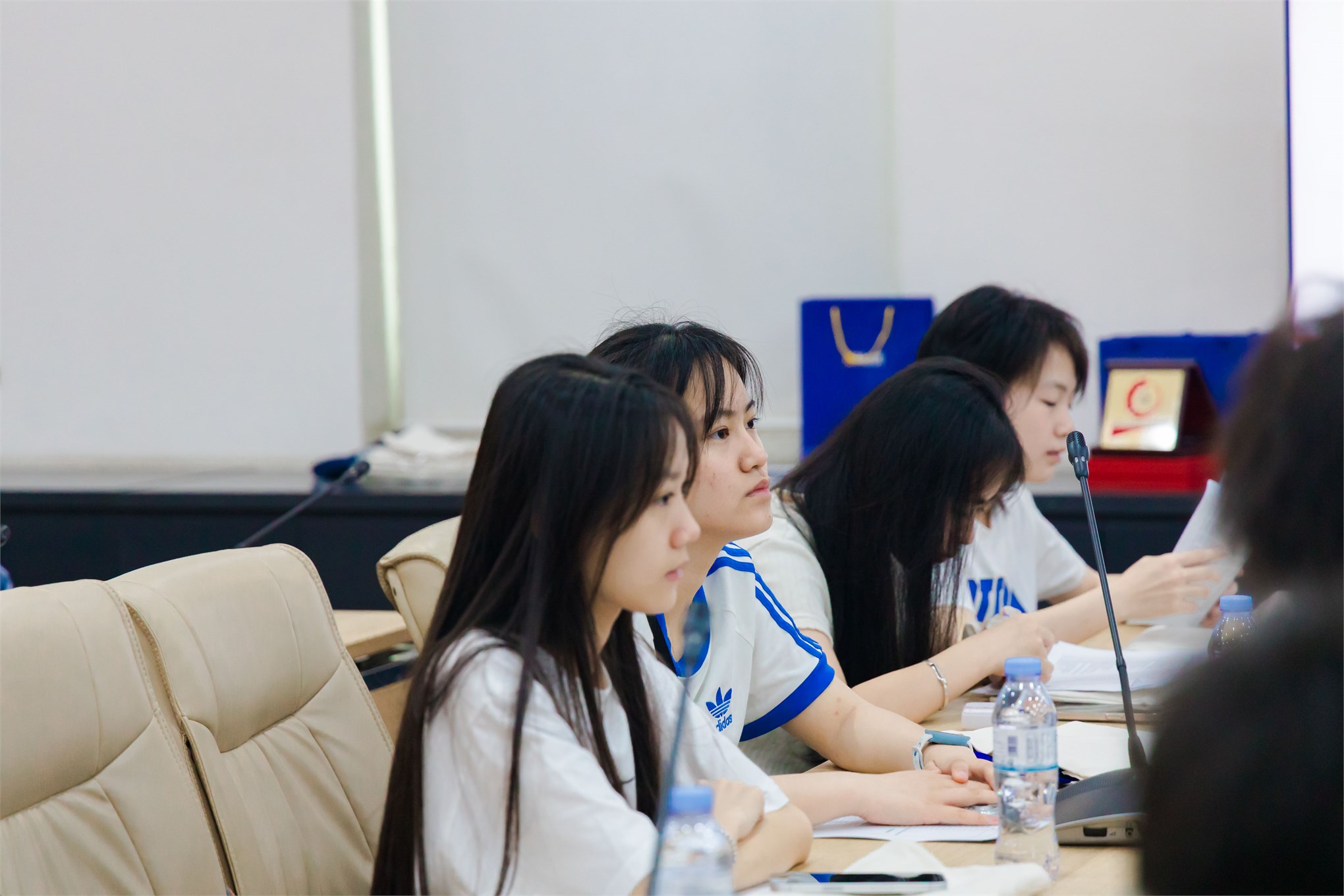 Đại học Công nghiệp Hà Nội chào đón đoàn giảng viên, học sinh Trường Hoa Kiều Quảng Tây (Trung Quốc) sang giao lưu, học tập