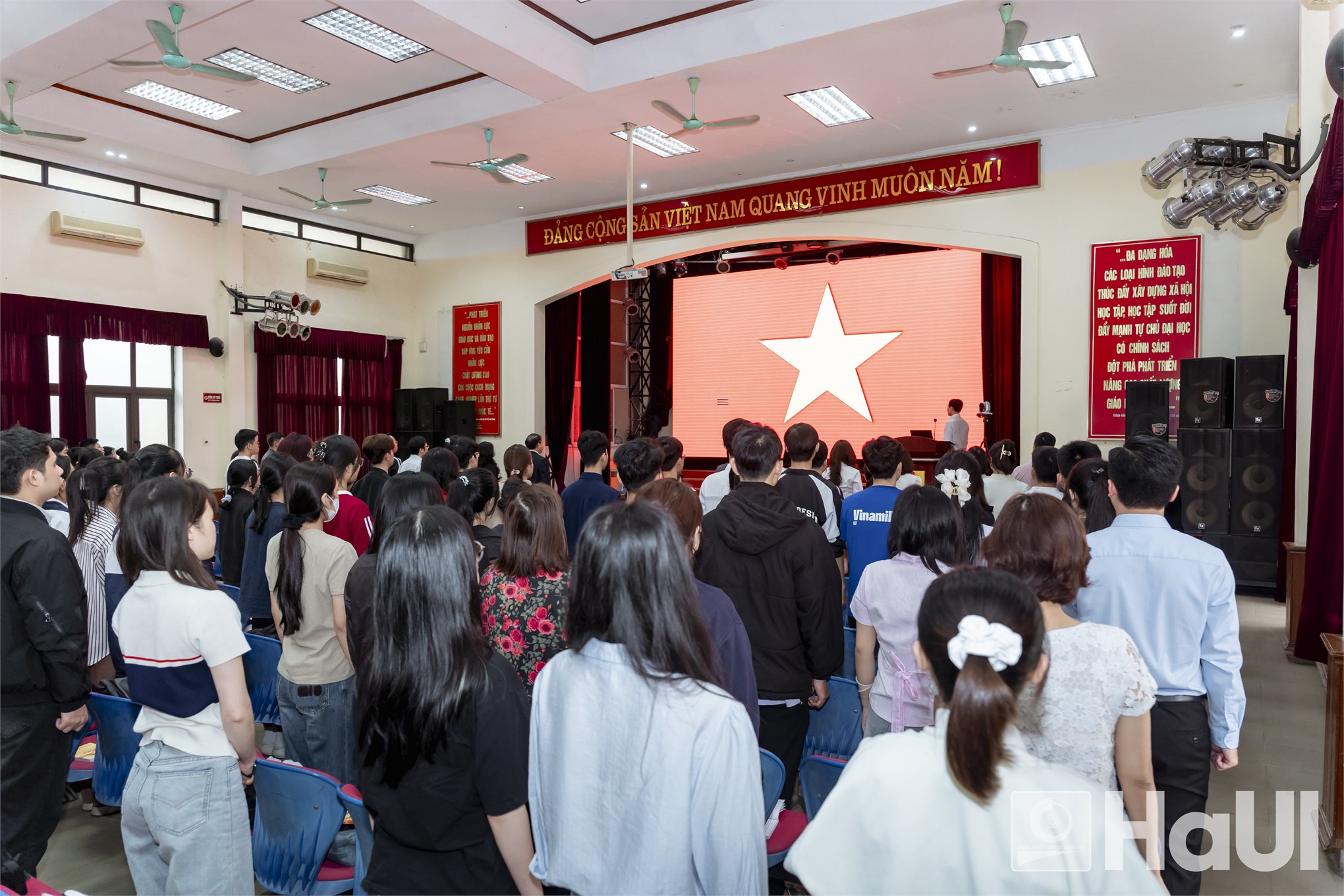 Khai giảng lớp bồi dưỡng lý luận chính trị cho đảng viên mới năm 2026