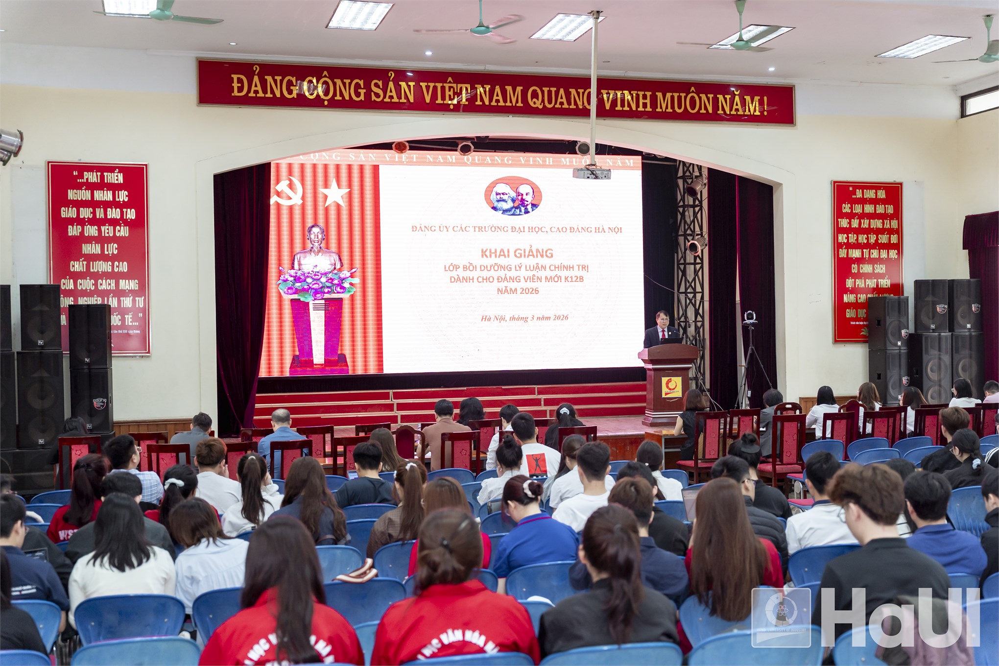 Khai giảng lớp bồi dưỡng lý luận chính trị cho đảng viên mới năm 2026