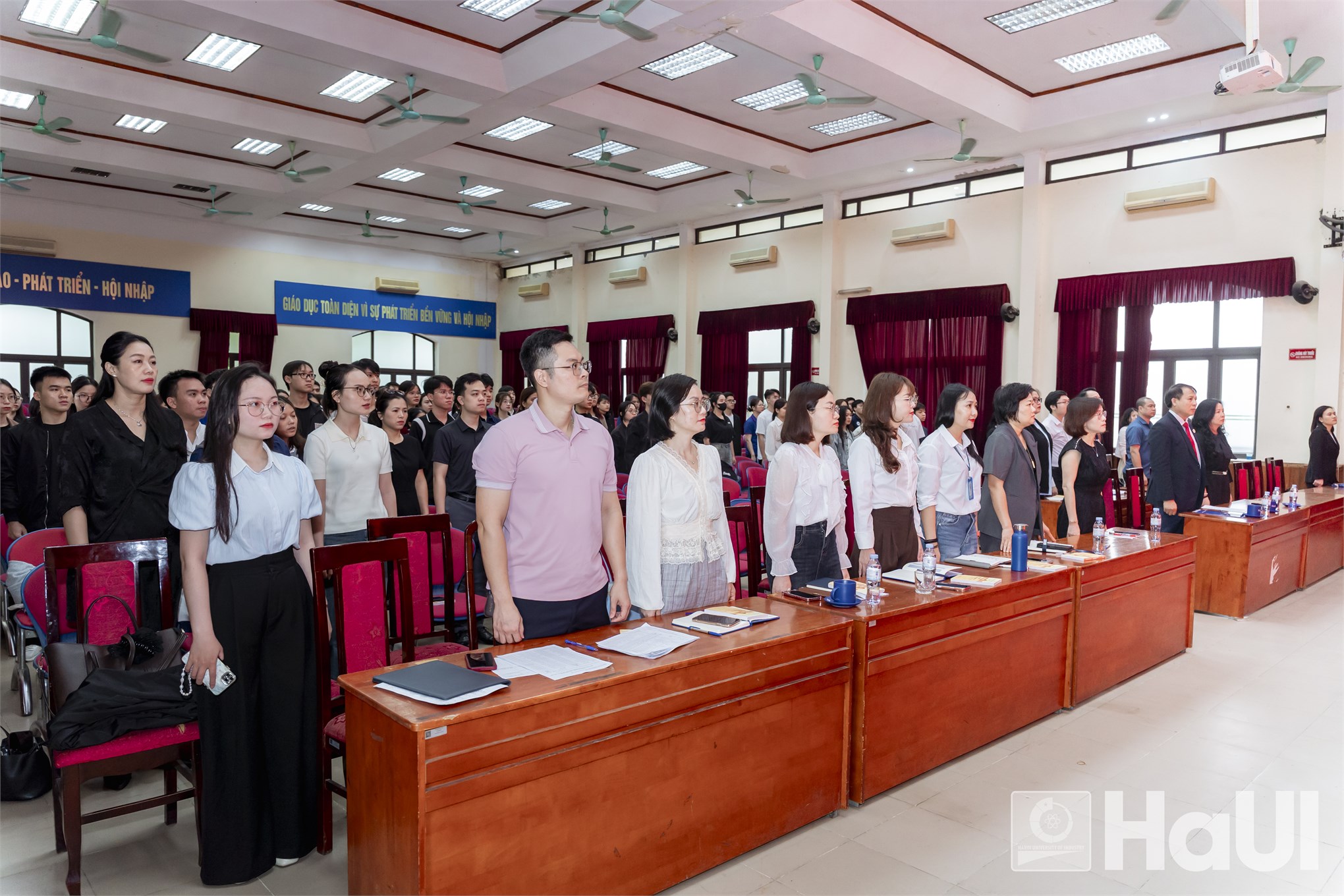 Khai giảng lớp bồi dưỡng lý luận chính trị cho đảng viên mới năm 2026