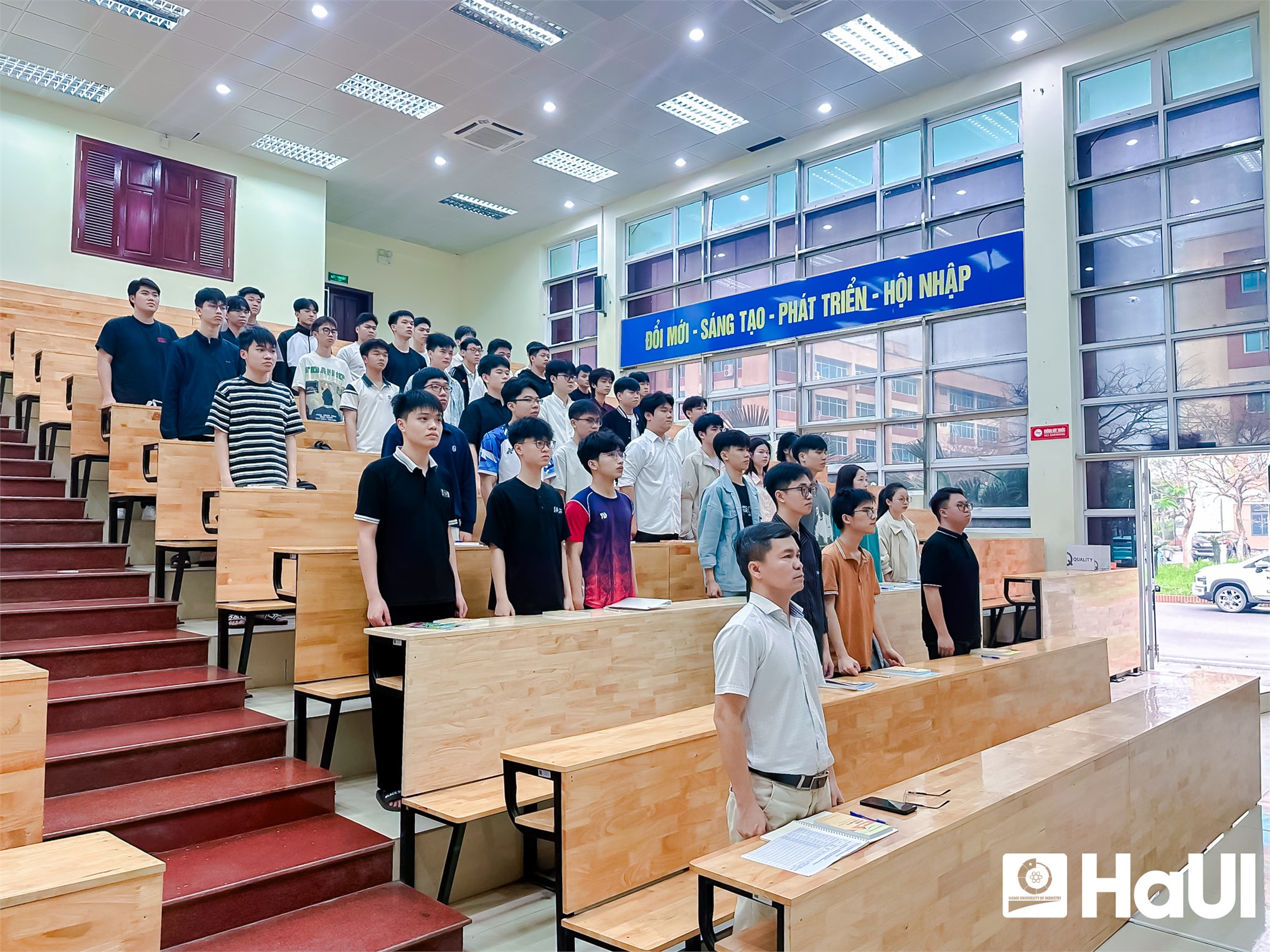 Khai giảng lớp bồi dưỡng lý luận chính trị cho đảng viên mới năm 2026