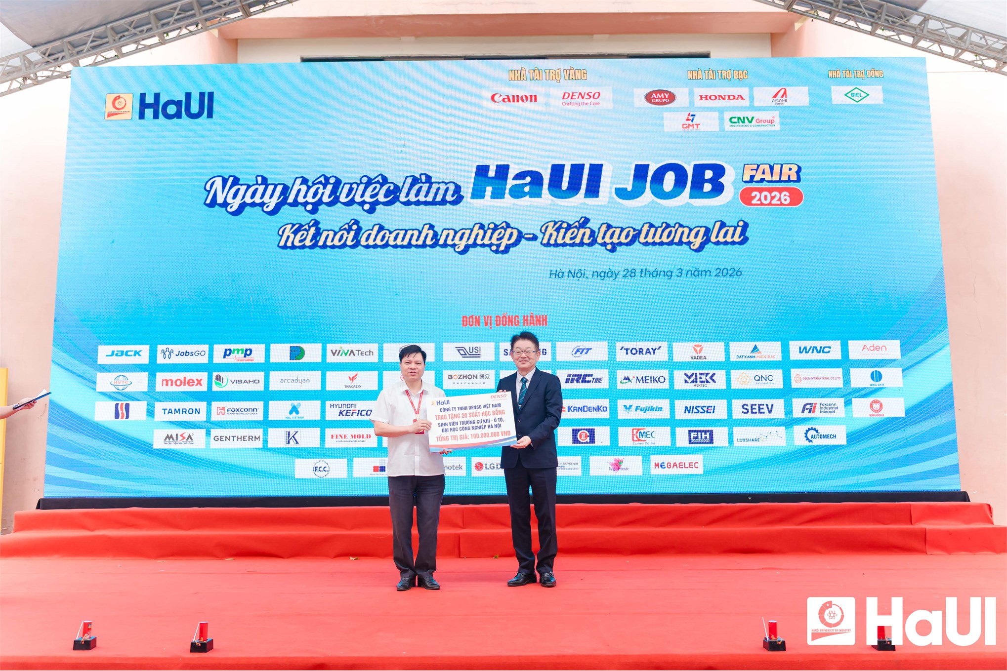 Job Fair 2026 tại Đại học Công nghiệp Hà Nội: 70 doanh nghiệp đồng hành, mở rộng cơ hội cho sinh viên