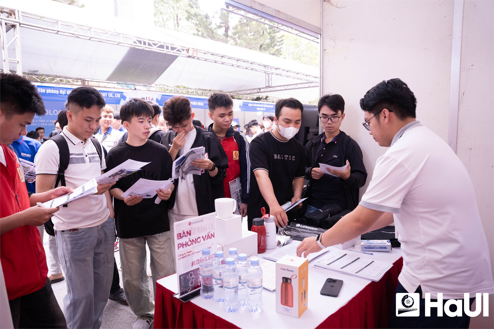 Job Fair 2026 tại Đại học Công nghiệp Hà Nội: 70 doanh nghiệp đồng hành, mở rộng cơ hội cho sinh viên
