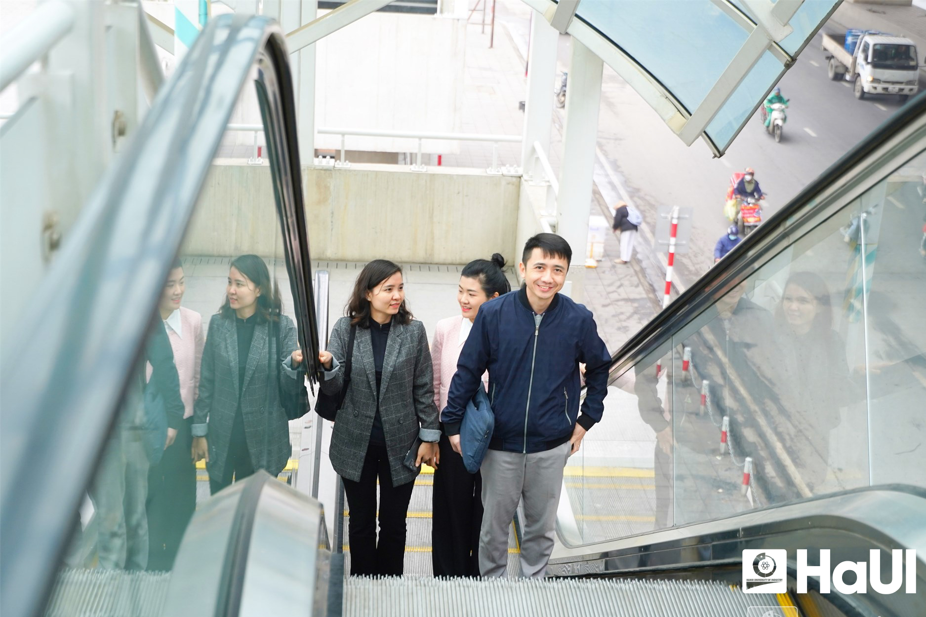 HaUI hưởng ứng Giờ Trái Đất: Từ hành động nhỏ đến chiến lược phát triển xanh bền vững