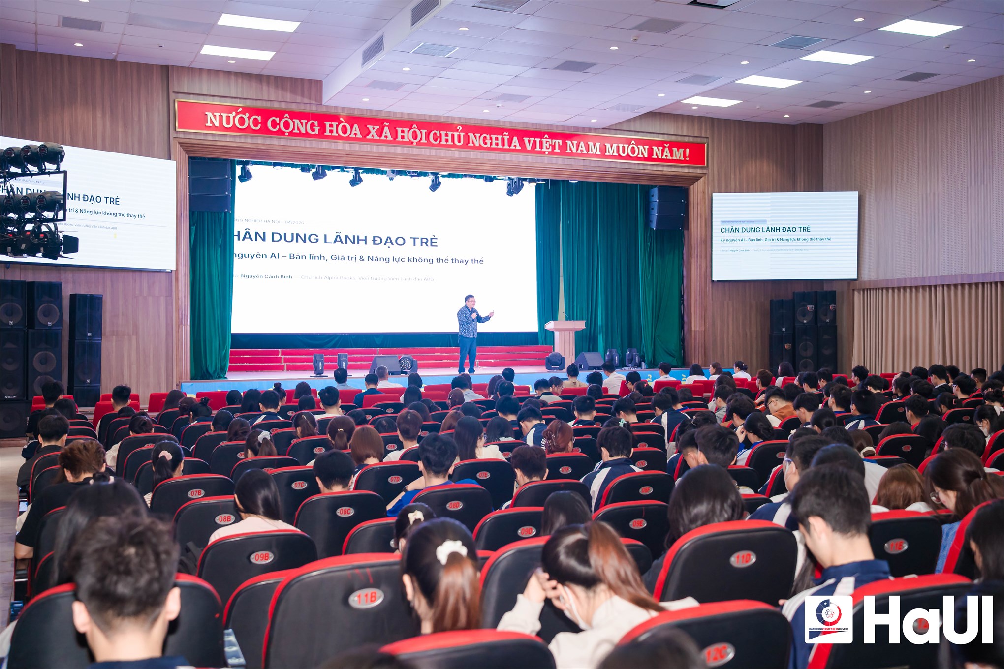 Đại học Công nghiệp Hà Nội: Đánh thức tình yêu sách qua những trang viết