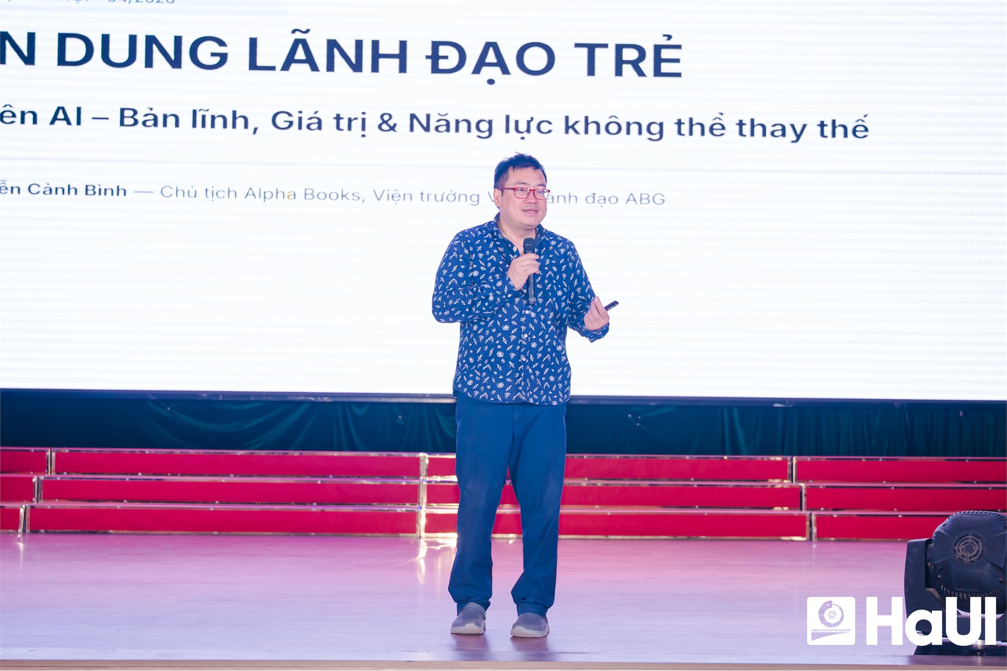 Đại học Công nghiệp Hà Nội: Đánh thức tình yêu sách qua những trang viết