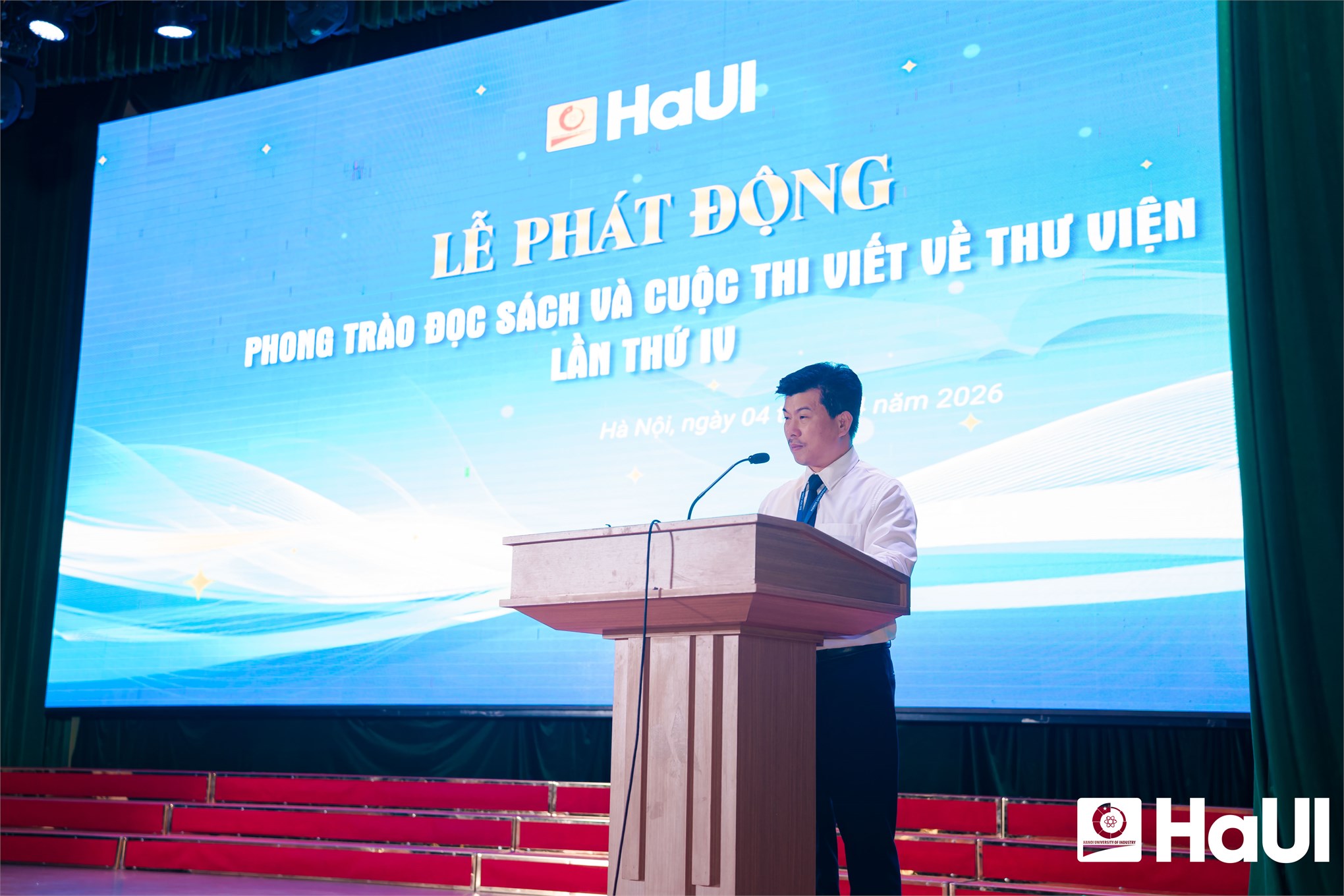Đại học Công nghiệp Hà Nội: Đánh thức tình yêu sách qua những trang viết