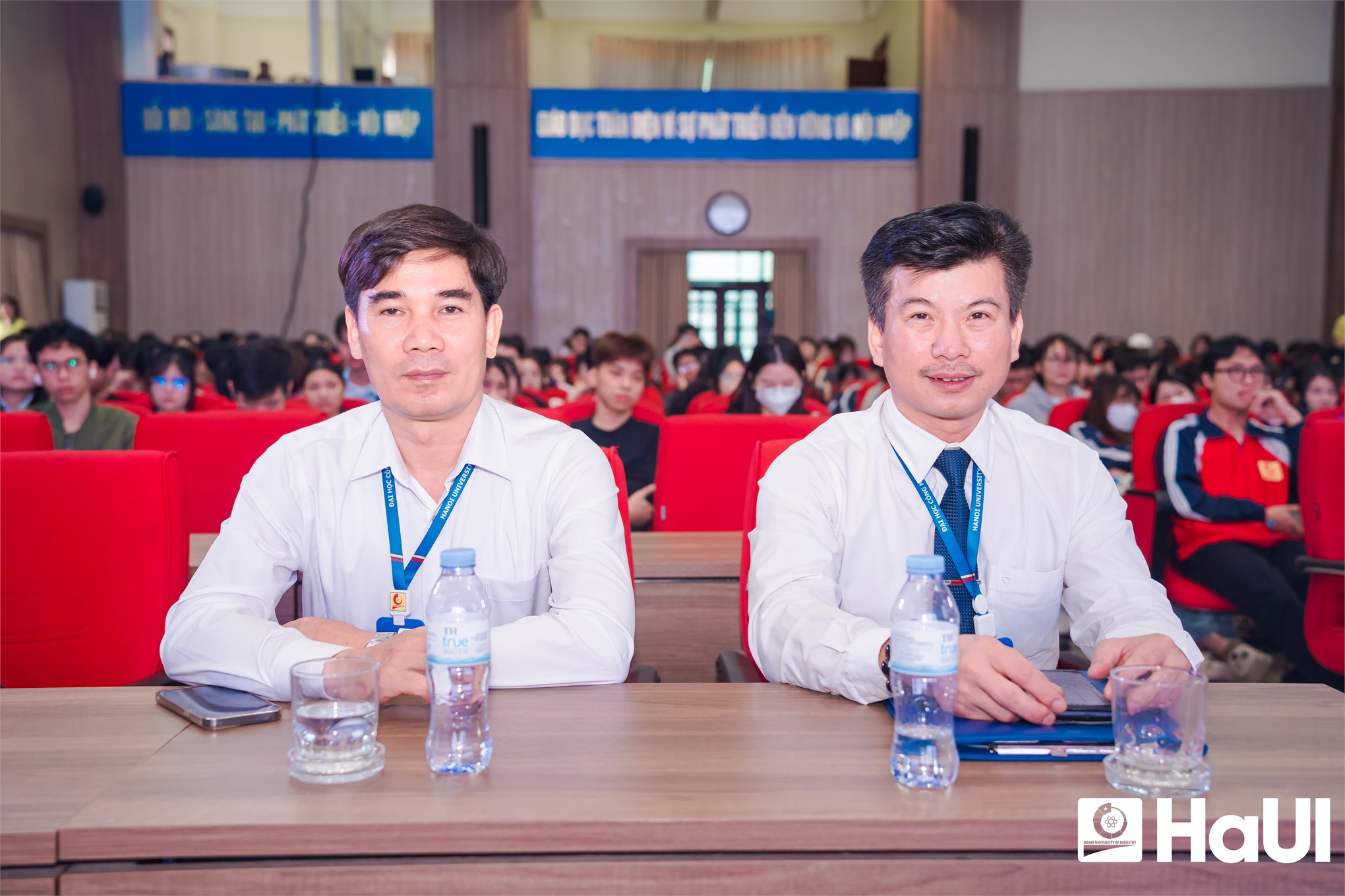 Đại học Công nghiệp Hà Nội: Đánh thức tình yêu sách qua những trang viết