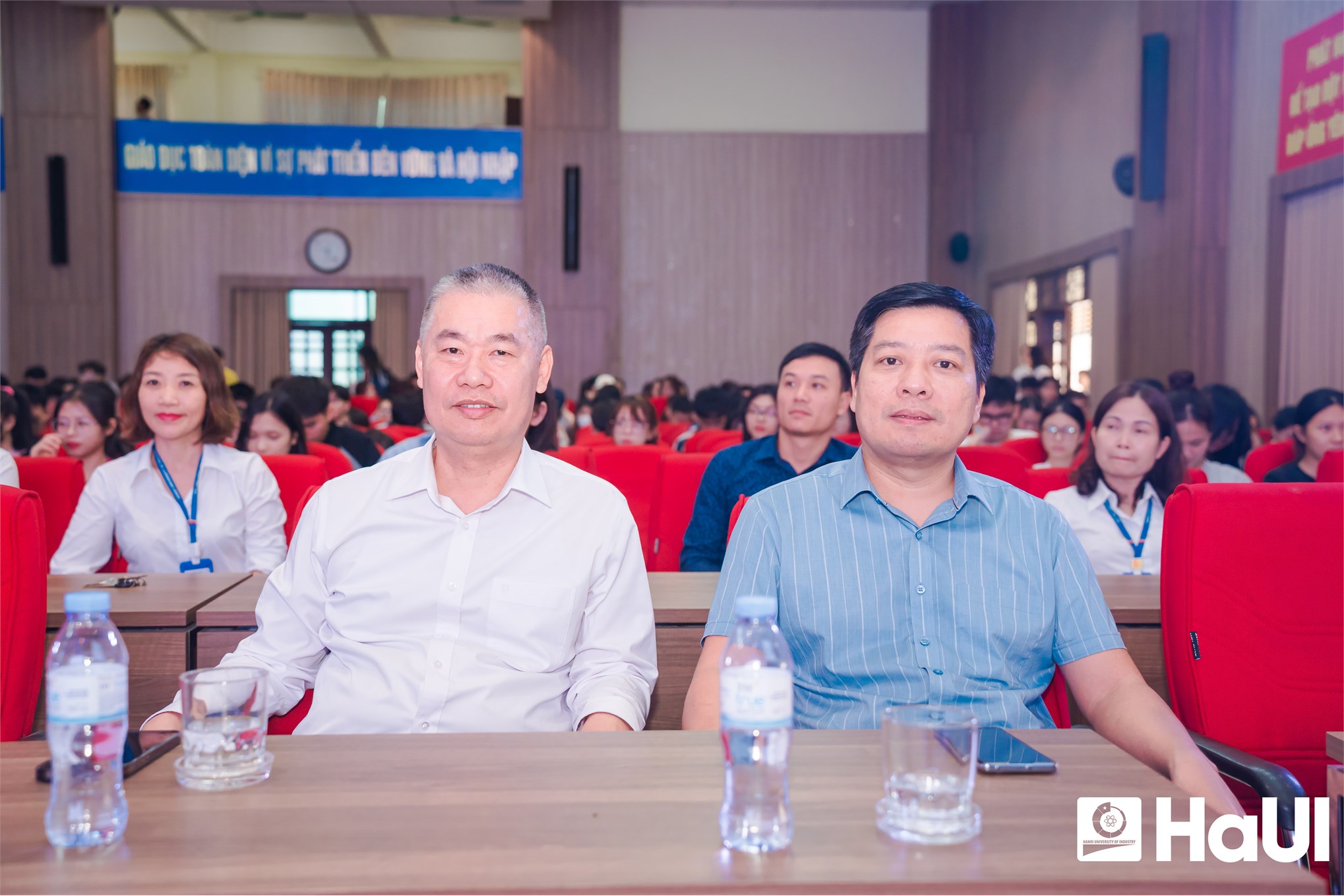 Đại học Công nghiệp Hà Nội: Đánh thức tình yêu sách qua những trang viết