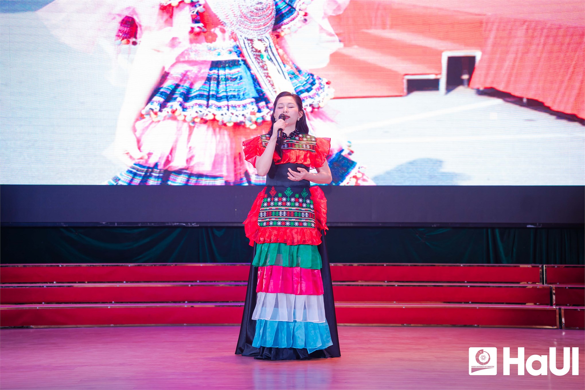 Đại học Công nghiệp Hà Nội: Đánh thức tình yêu sách qua những trang viết