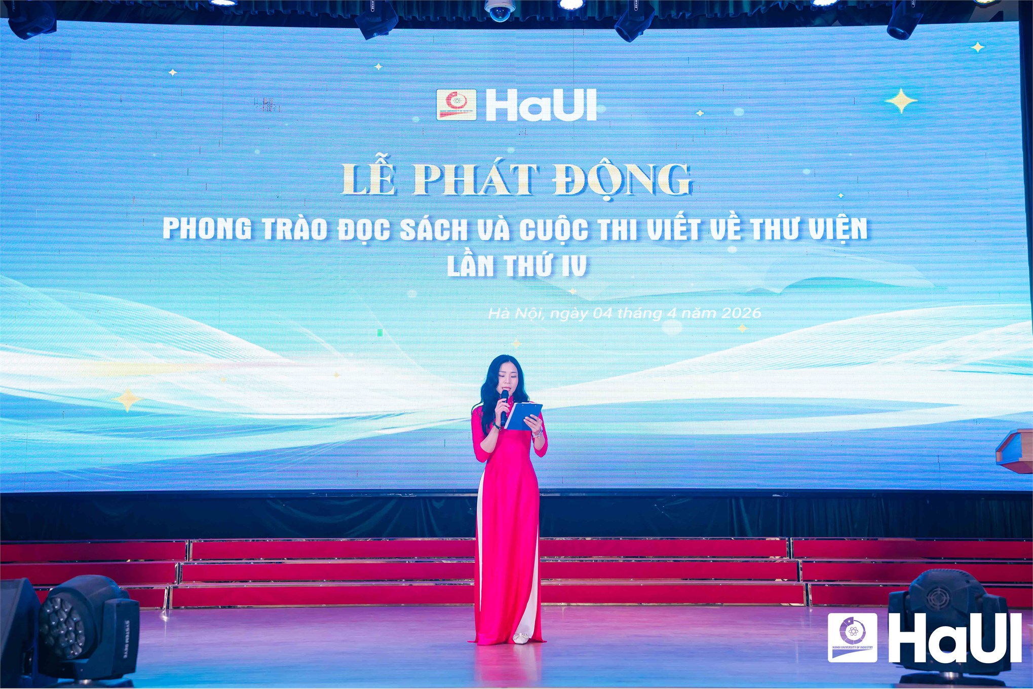 Đại học Công nghiệp Hà Nội: Đánh thức tình yêu sách qua những trang viết