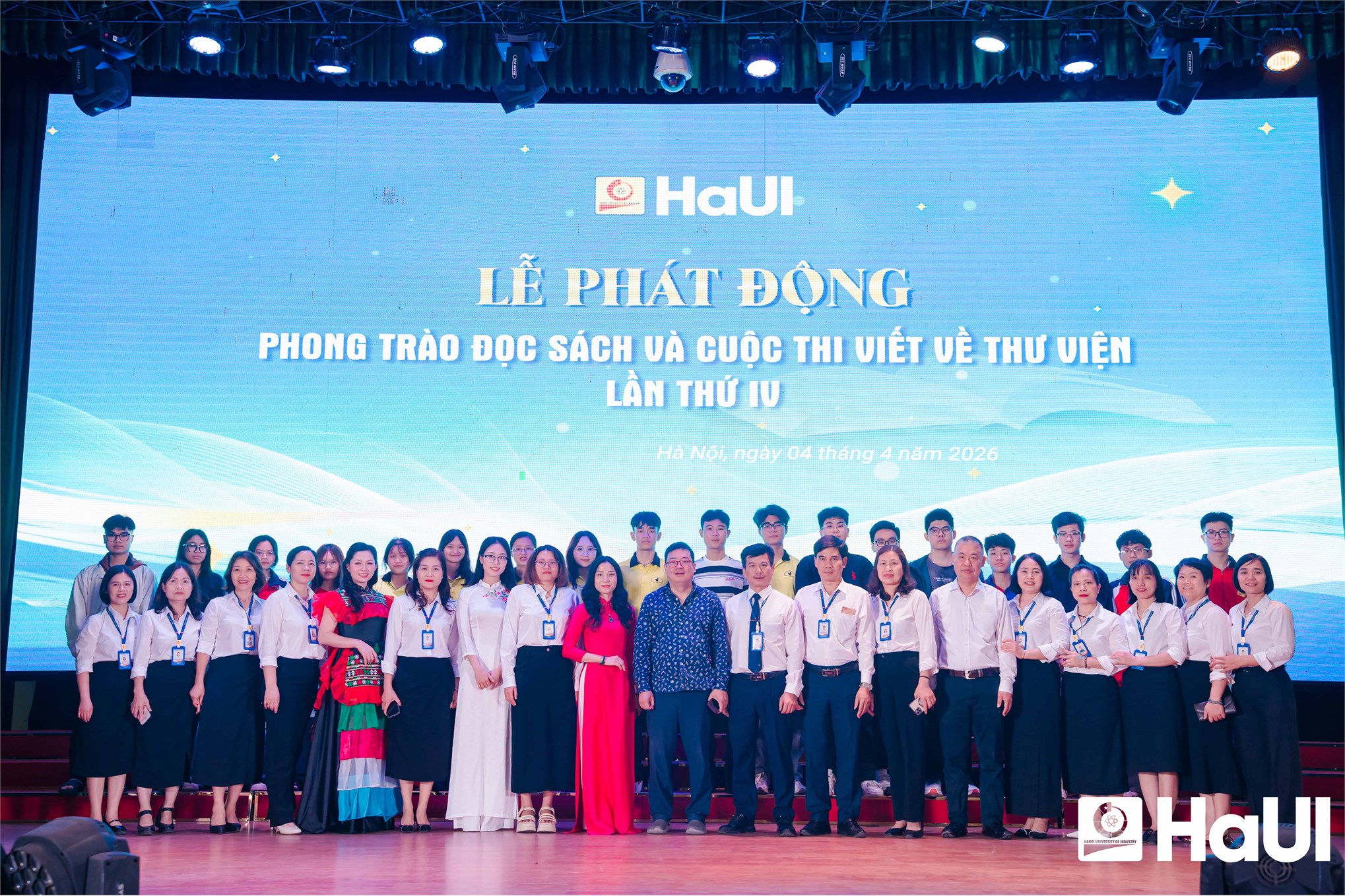 Đại học Công nghiệp Hà Nội: Đánh thức tình yêu sách qua những trang viết