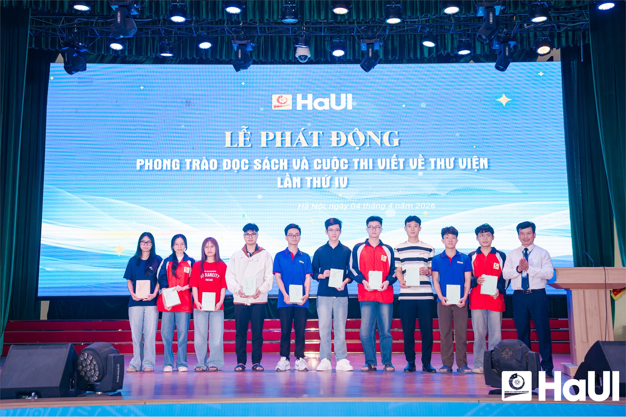 Đại học Công nghiệp Hà Nội: Đánh thức tình yêu sách qua những trang viết