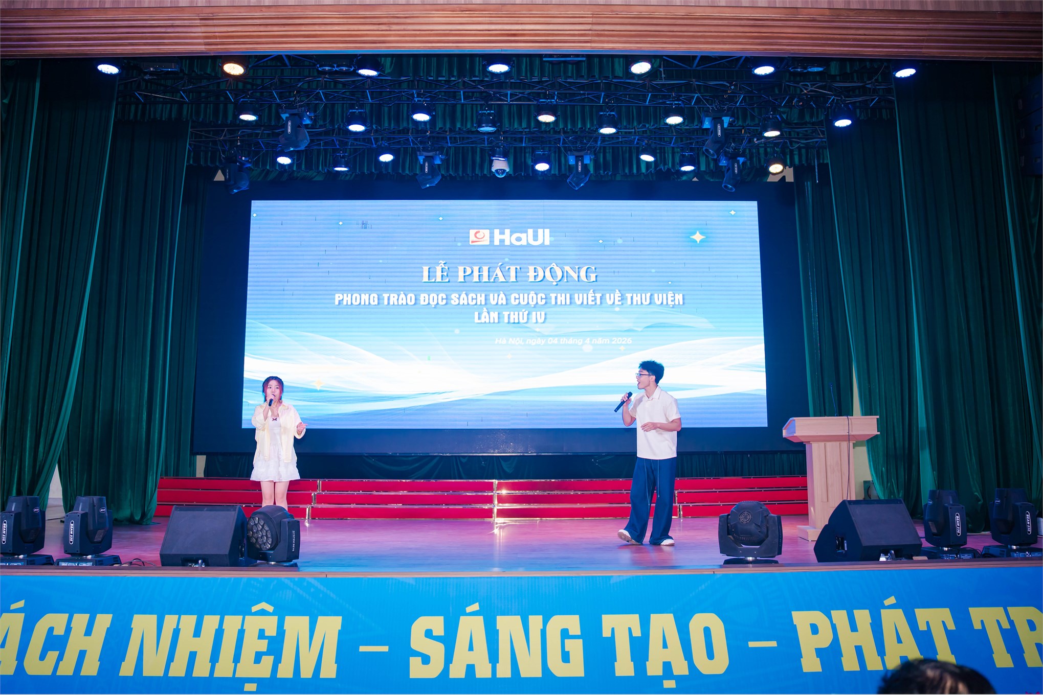 Đại học Công nghiệp Hà Nội: Đánh thức tình yêu sách qua những trang viết