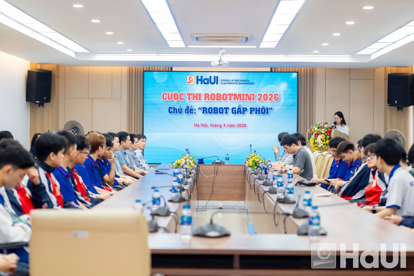 Robot Mini “Robot gắp phôi” 2026: Mở ra không gian thực hành cho sinh viên HaUI