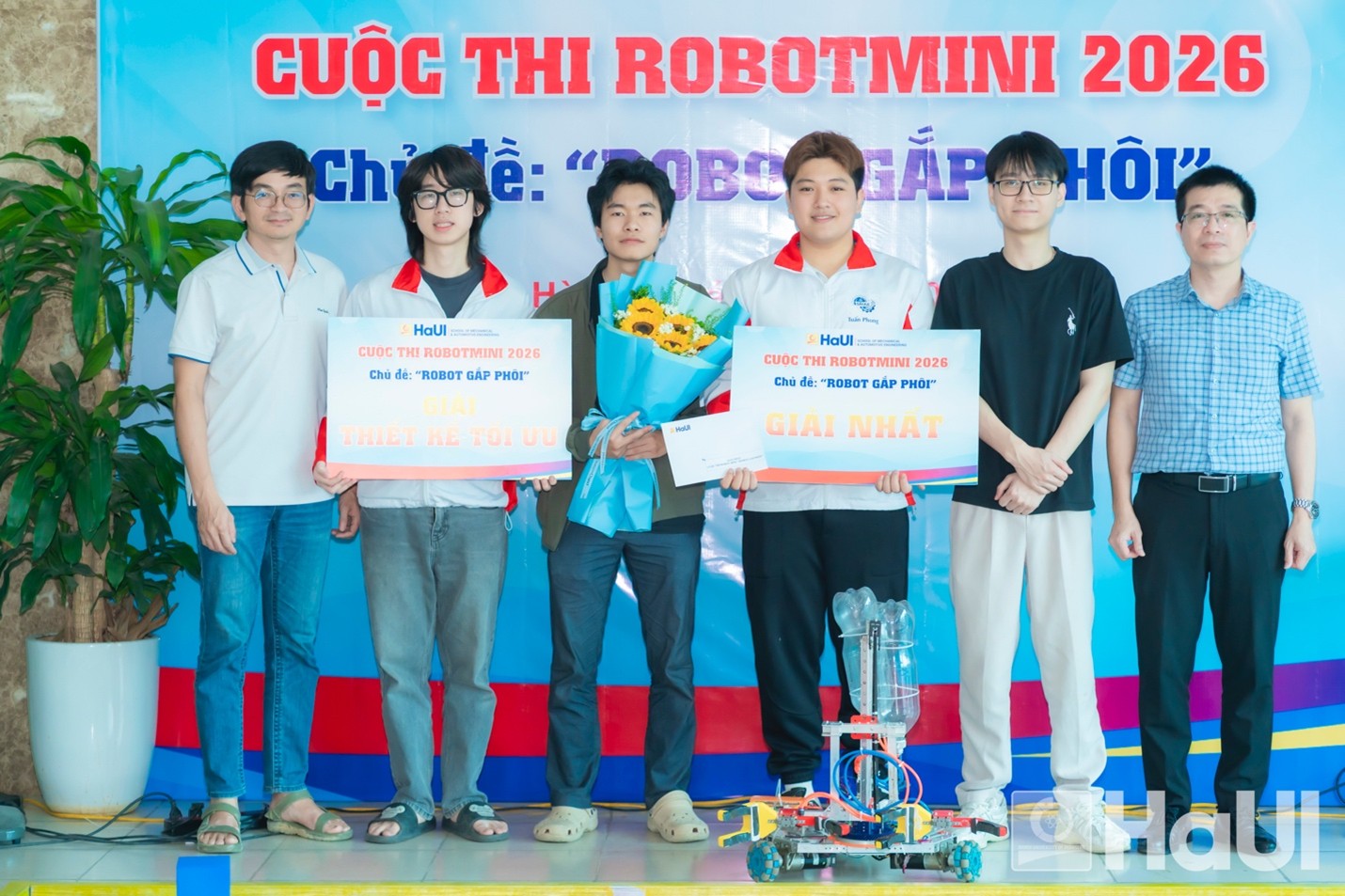 Robot Mini “Robot gắp phôi” 2026: Mở ra không gian thực hành cho sinh viên HaUI
