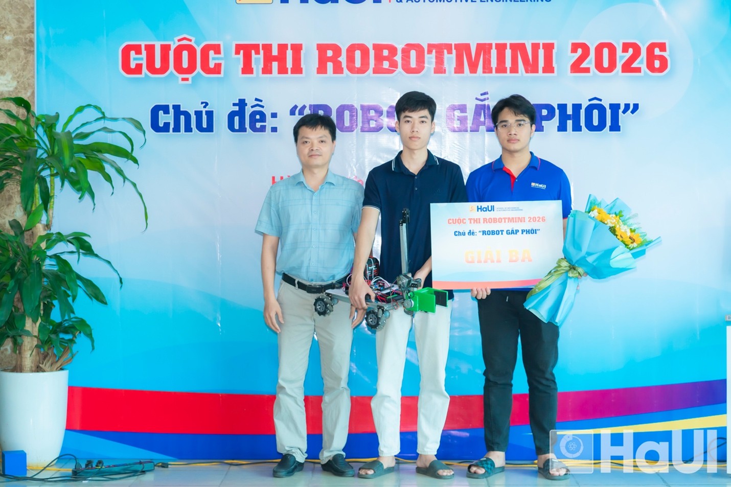 Robot Mini “Robot gắp phôi” 2026: Mở ra không gian thực hành cho sinh viên HaUI