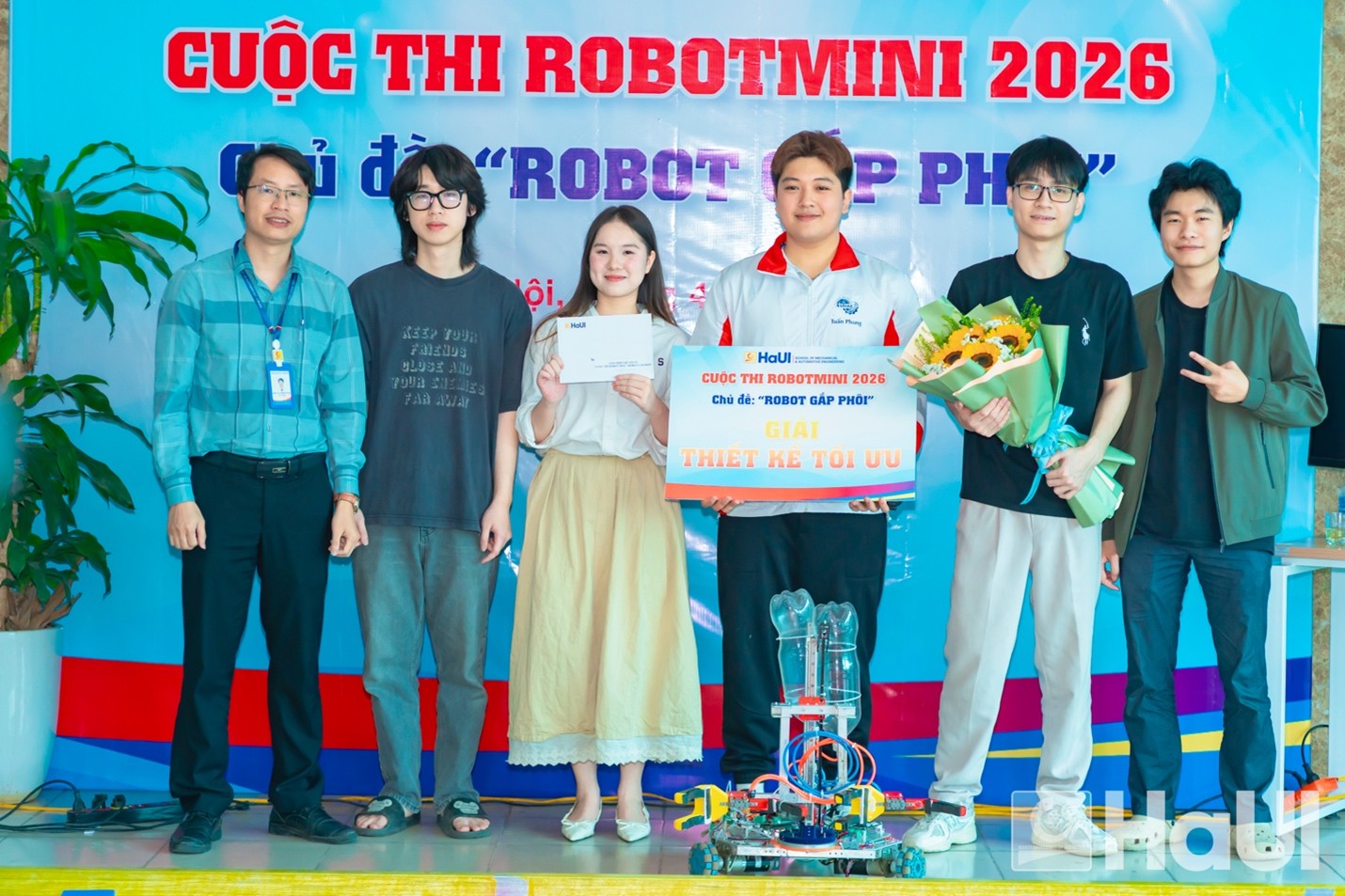 Robot Mini “Robot gắp phôi” 2026: Mở ra không gian thực hành cho sinh viên HaUI