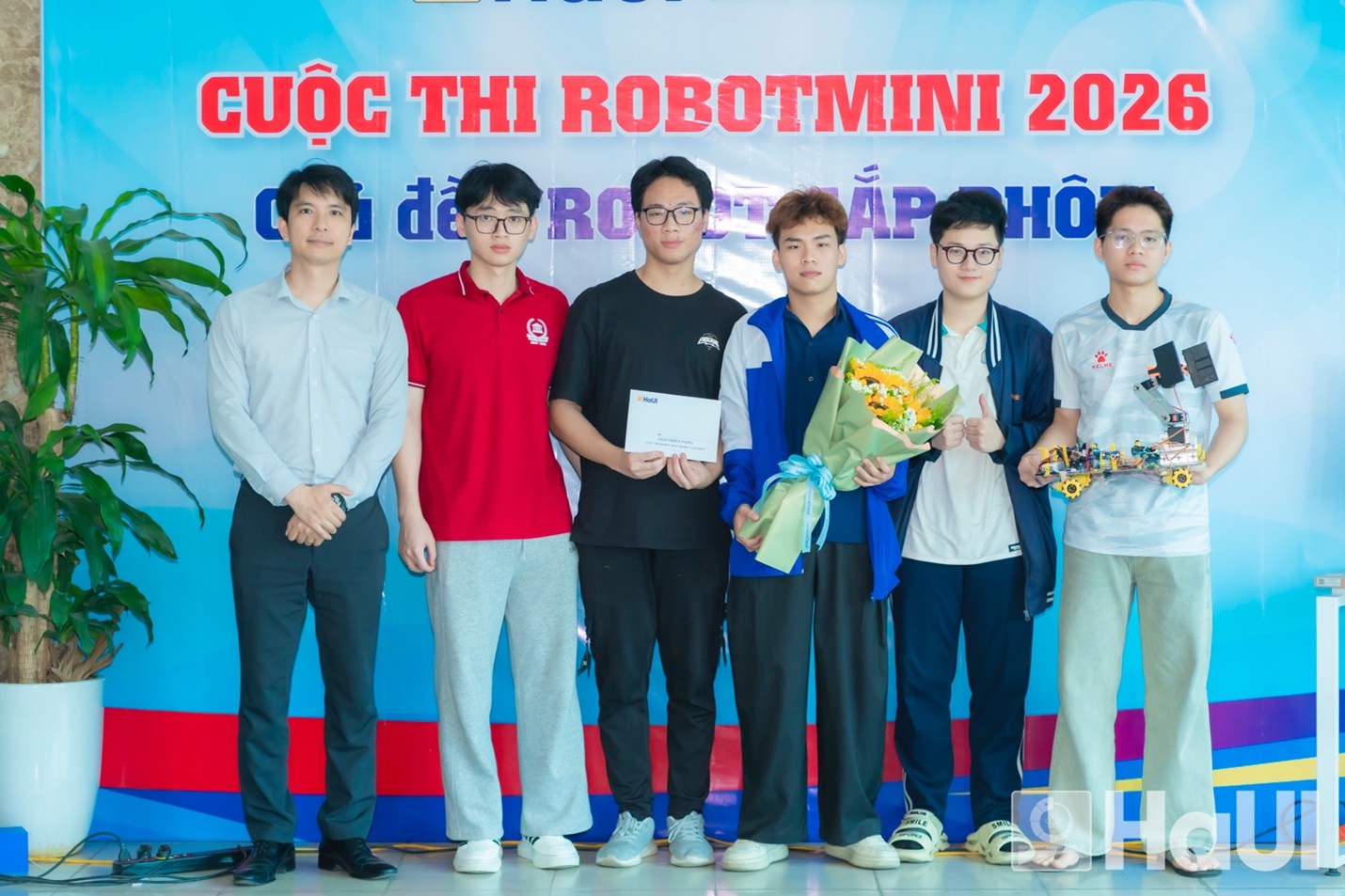 Robot Mini “Robot gắp phôi” 2026: Mở ra không gian thực hành cho sinh viên HaUI