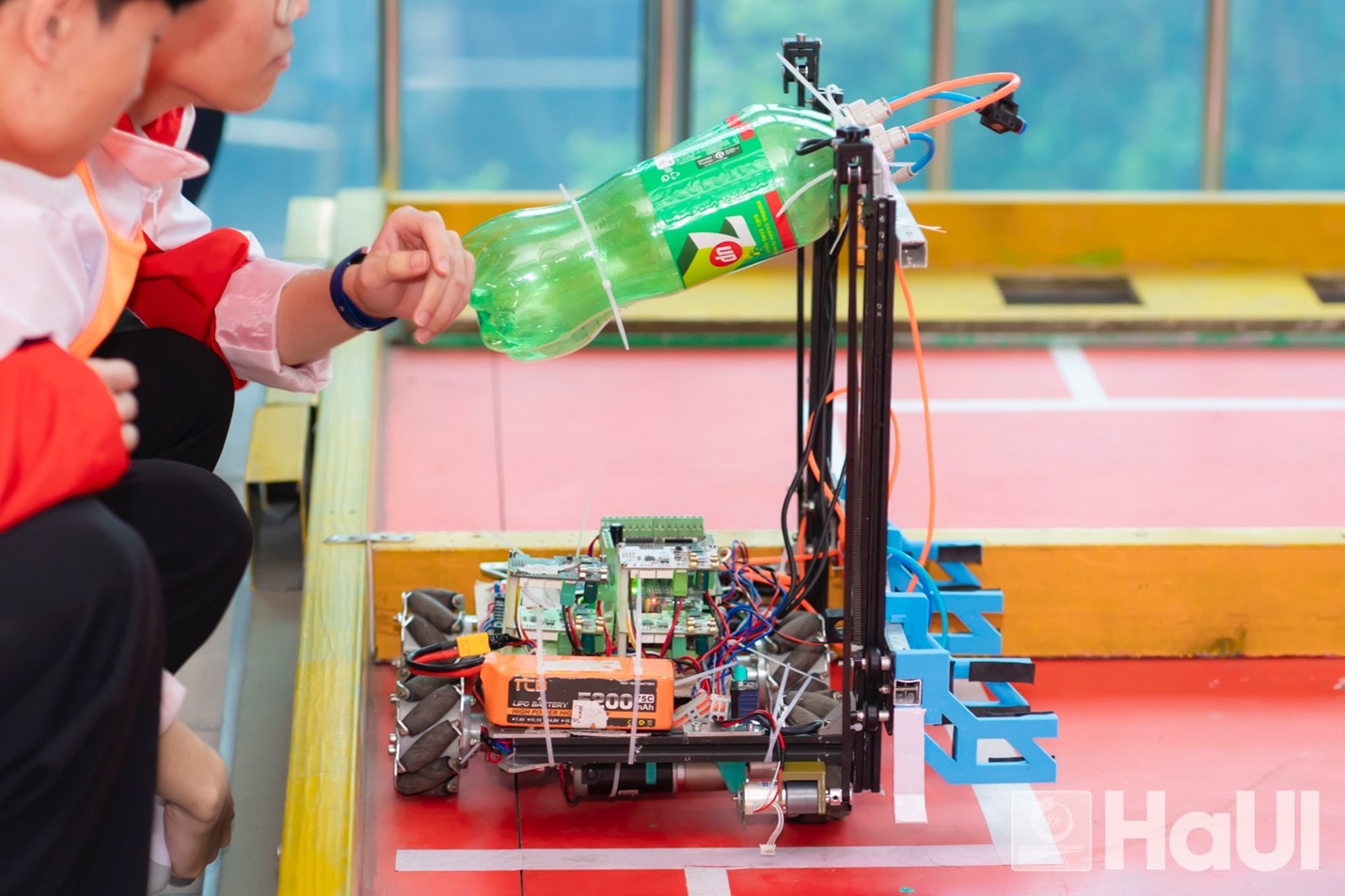 Robot Mini “Robot gắp phôi” 2026: Mở ra không gian thực hành cho sinh viên HaUI