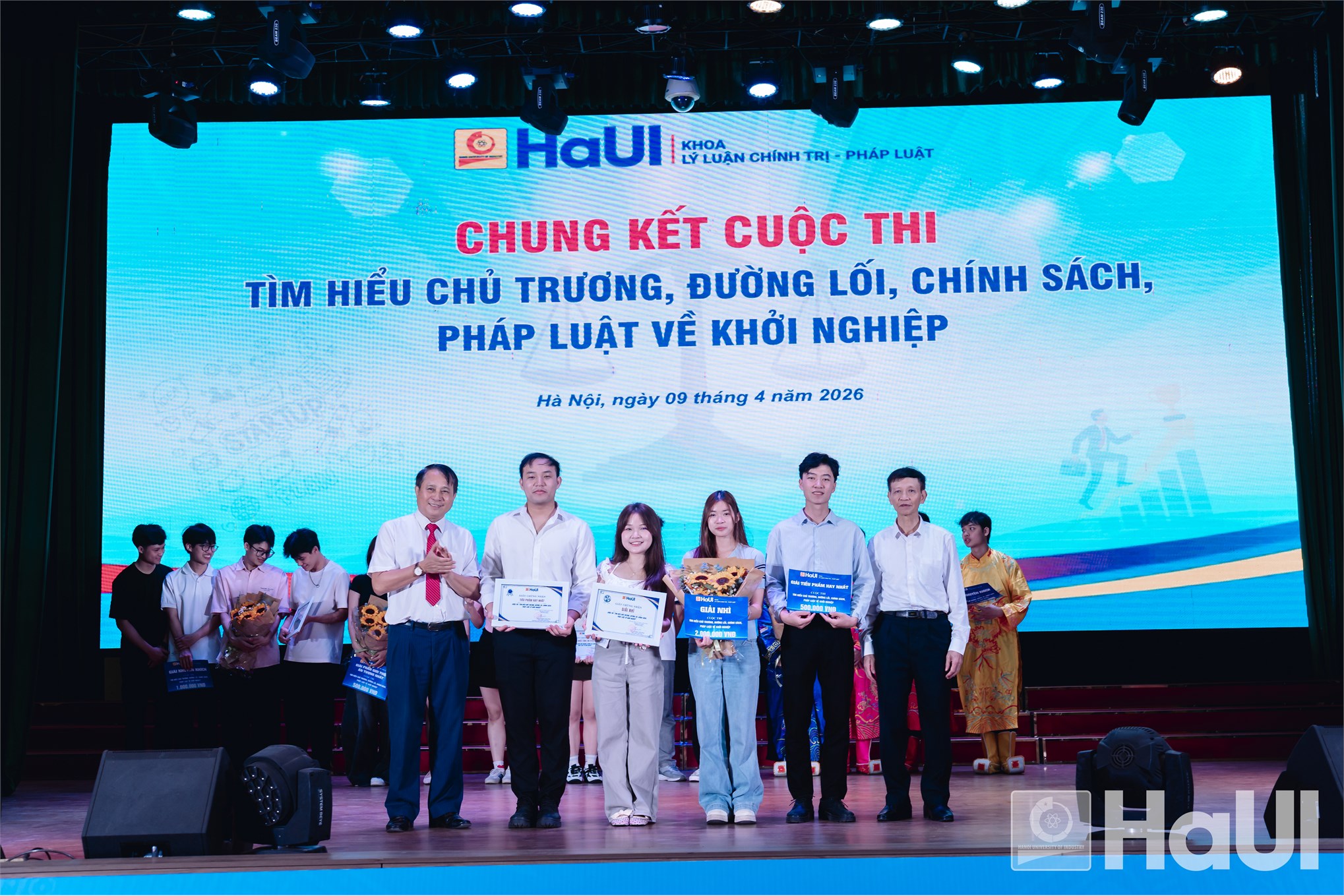 Sôi động Chung kết Cuộc thi `Tìm hiểu chủ trương, đường lối, chính sách, pháp luật về Khởi nghiệp` 2026