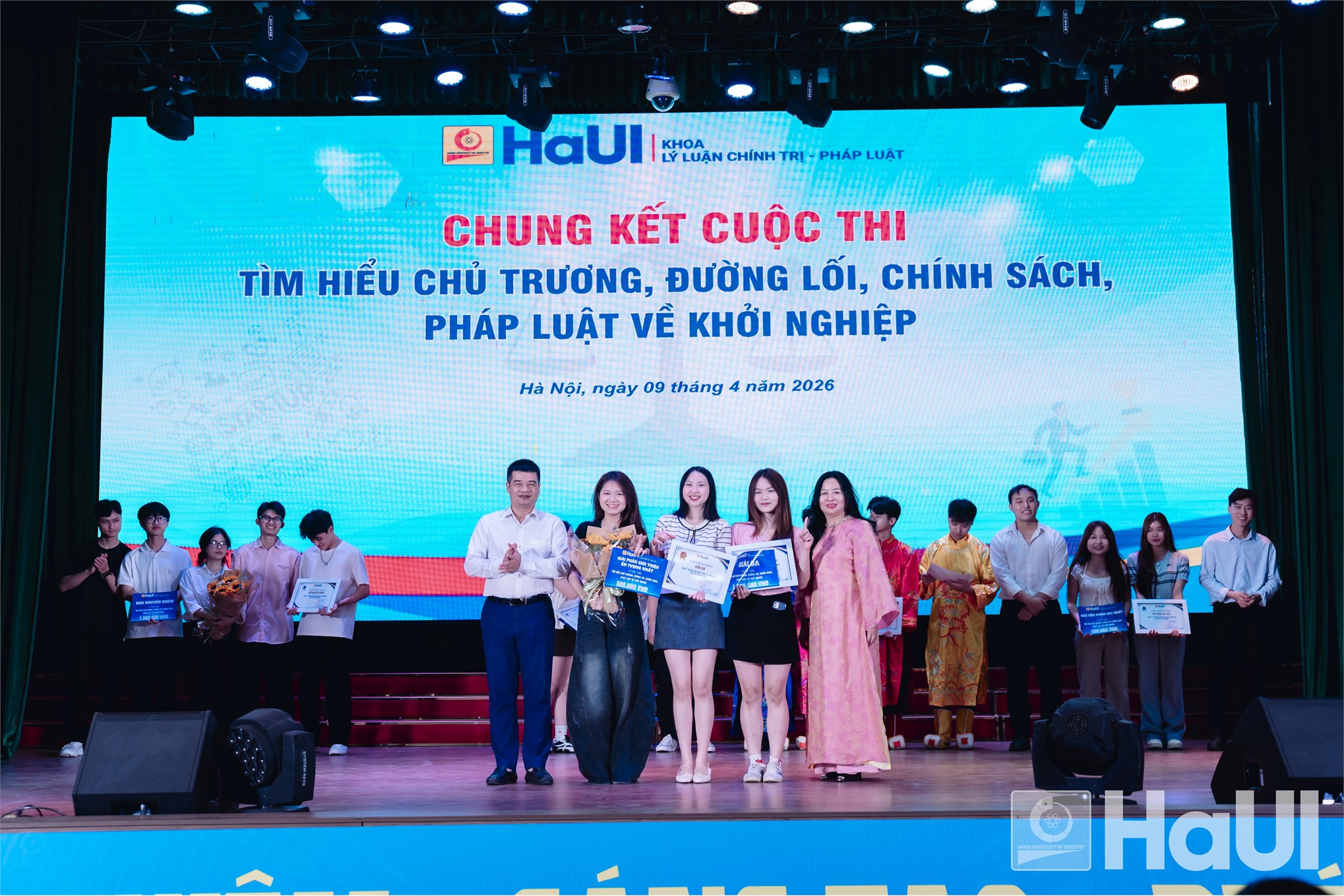 Sôi động Chung kết Cuộc thi `Tìm hiểu chủ trương, đường lối, chính sách, pháp luật về Khởi nghiệp` 2026