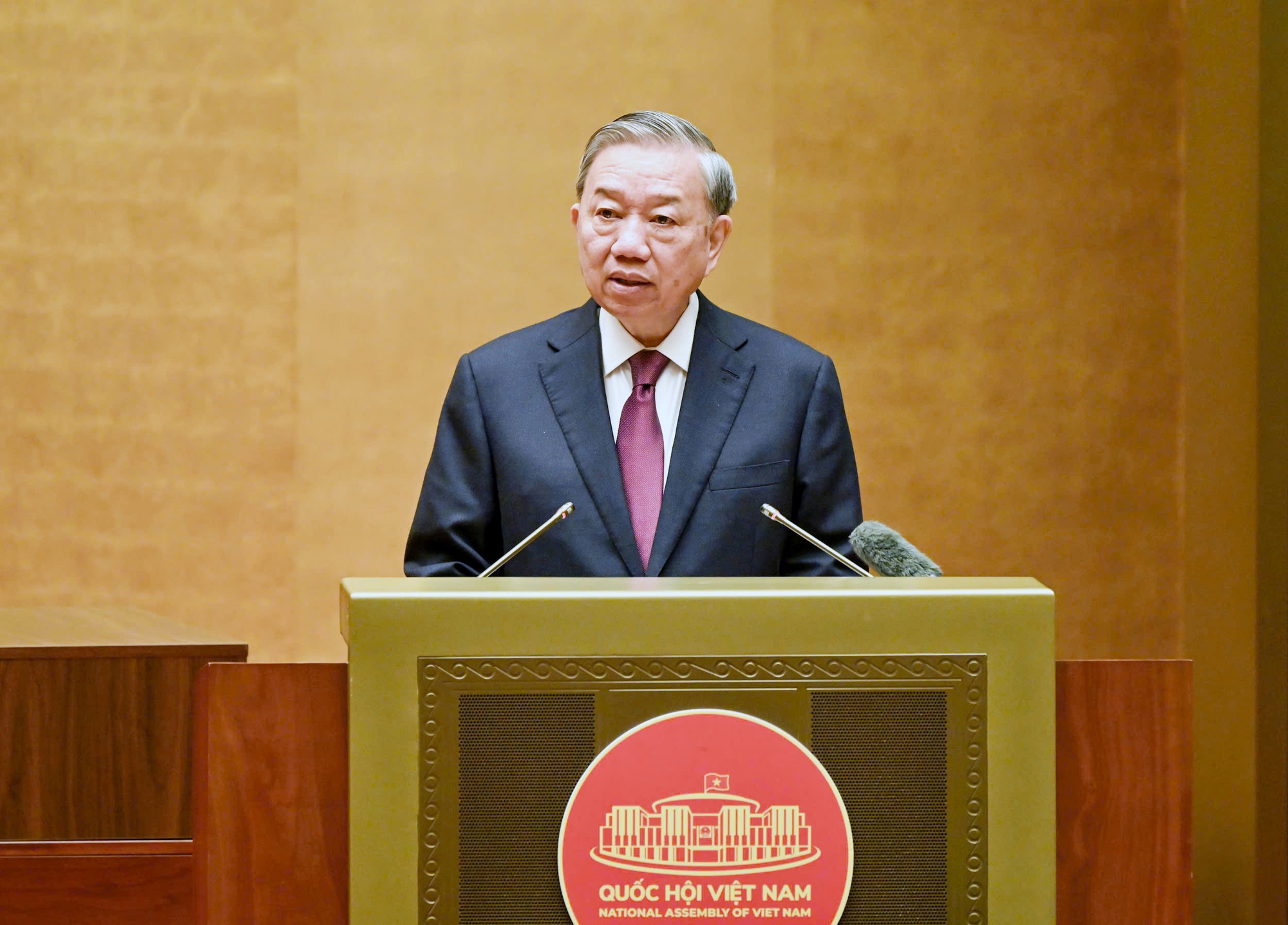 Đại học Công nghiệp Hà Nội tham dự Hội nghị toàn quốc quán triệt, triển khai thực hiện Nghị quyết Hội nghị lần thứ hai Ban Chấp hành Trung ương Đảng khóa XIV