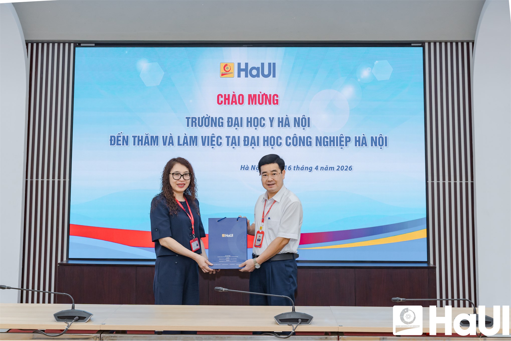 Kết nối hợp tác giữa Trường Đại học Y Hà Nội và Đại học Công nghiệp Hà Nội trong quản trị đại học và chuyển đổi số
