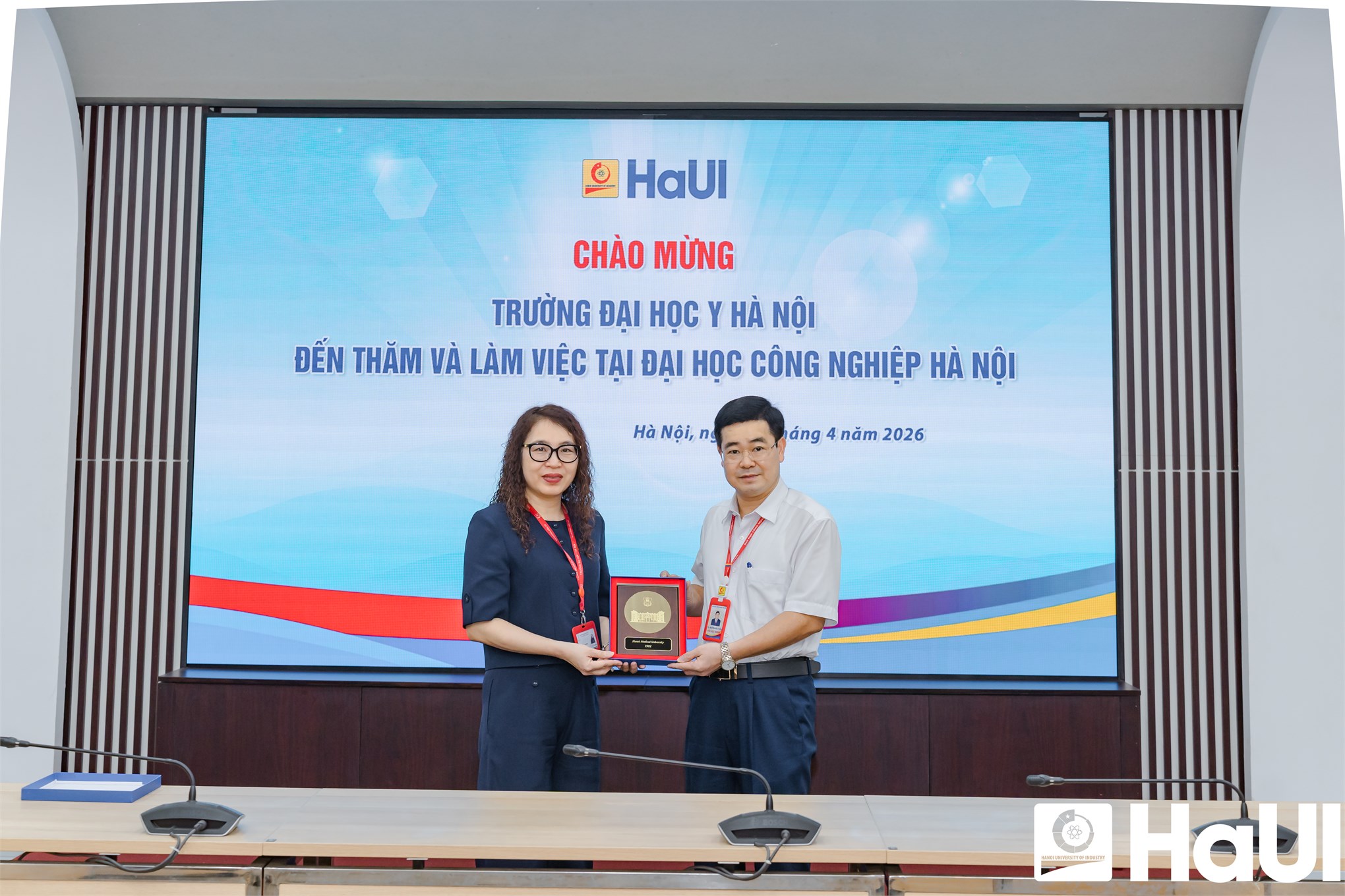 Kết nối hợp tác giữa Trường Đại học Y Hà Nội và Đại học Công nghiệp Hà Nội trong quản trị đại học và chuyển đổi số