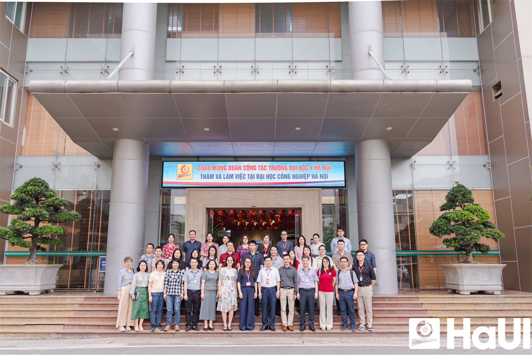 Kết nối hợp tác giữa Trường Đại học Y Hà Nội và Đại học Công nghiệp Hà Nội trong quản trị đại học và chuyển đổi số