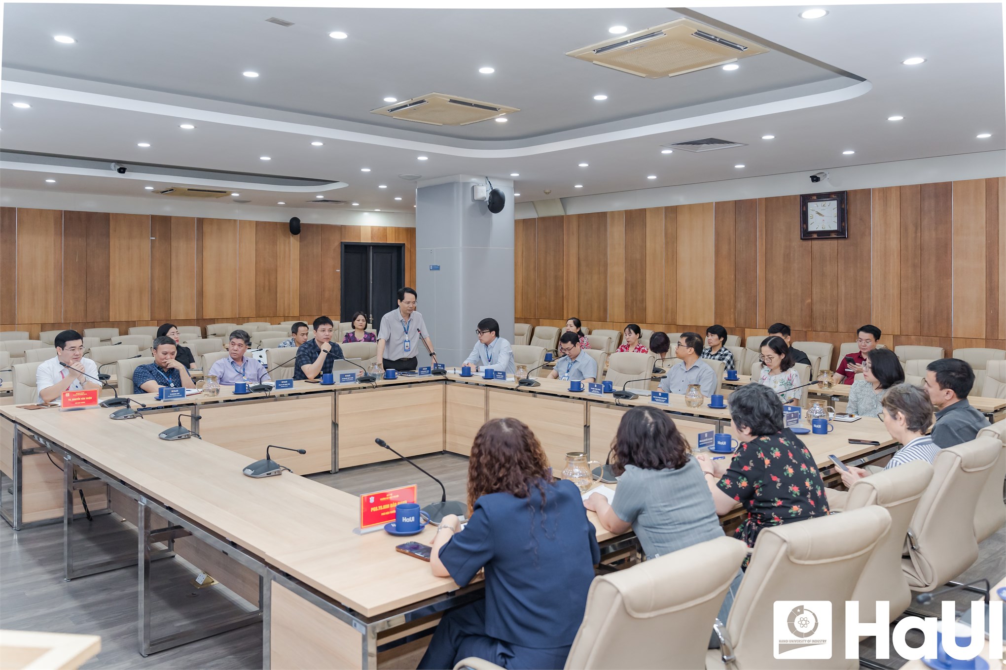 Kết nối hợp tác giữa Trường Đại học Y Hà Nội và Đại học Công nghiệp Hà Nội trong quản trị đại học và chuyển đổi số