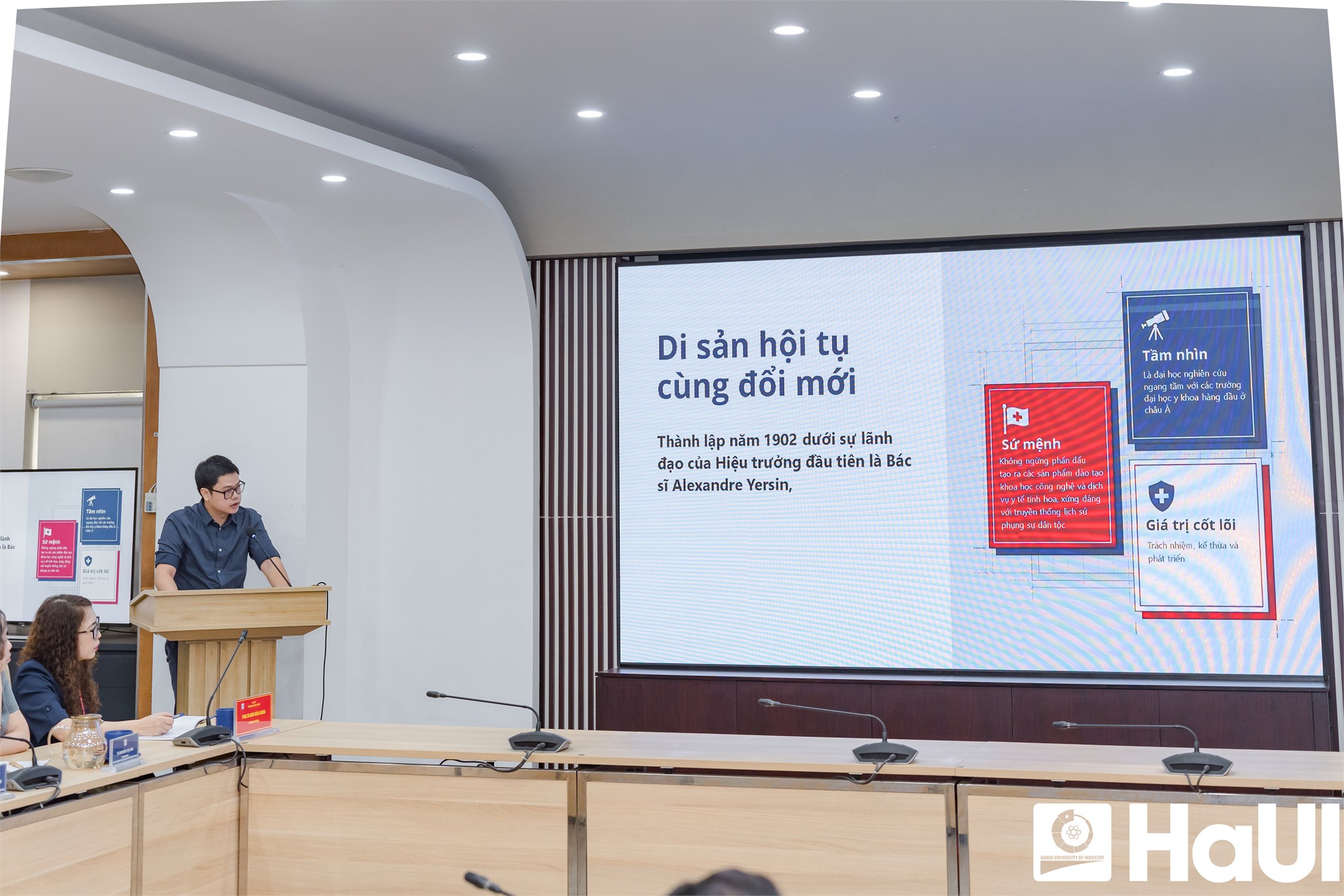 Kết nối hợp tác giữa Trường Đại học Y Hà Nội và Đại học Công nghiệp Hà Nội trong quản trị đại học và chuyển đổi số