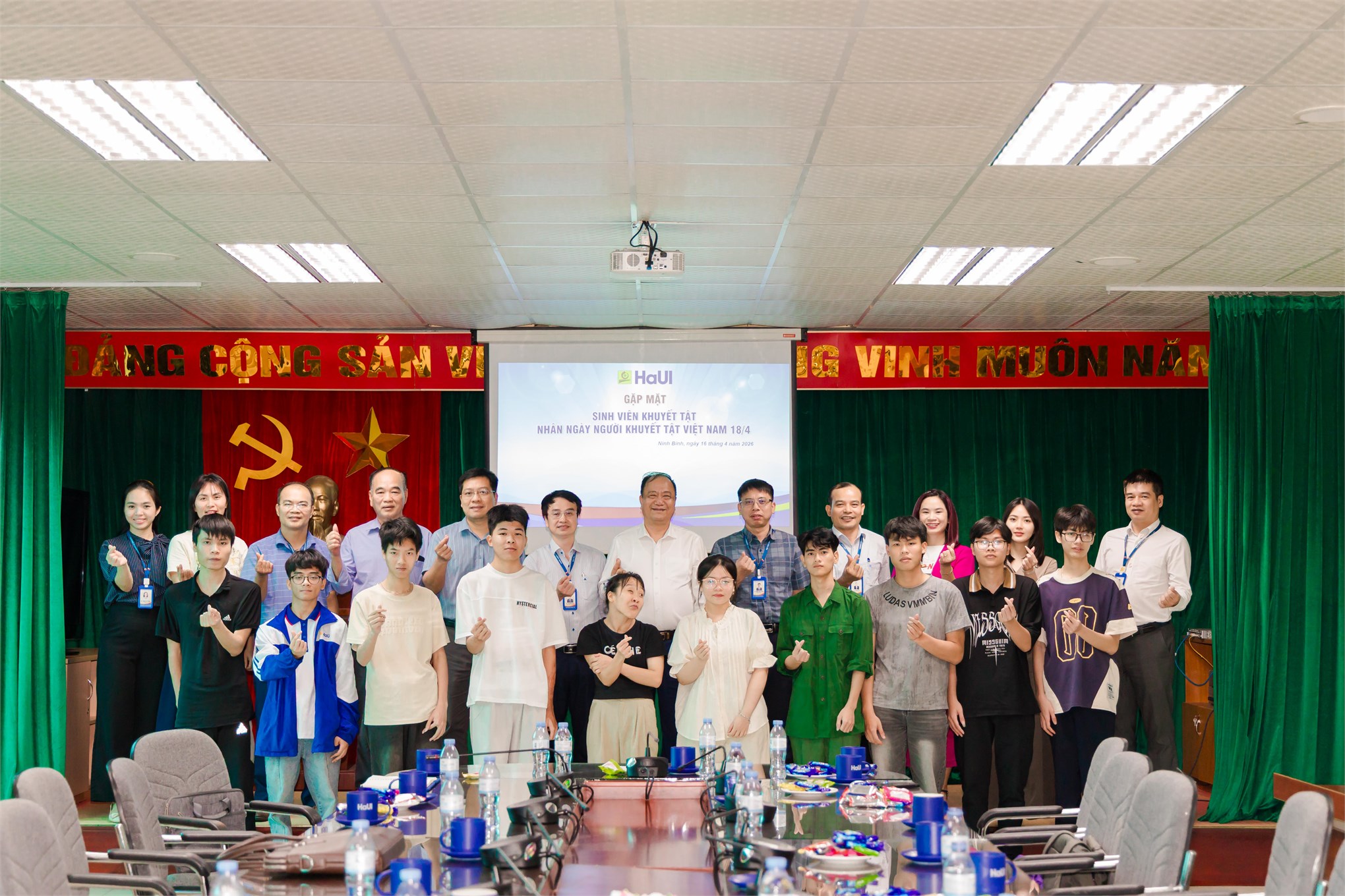 Ấm áp buổi gặp mặt sinh viên khuyết tật: Khi nghị lực được chắp cánh bởi sự tận tâm