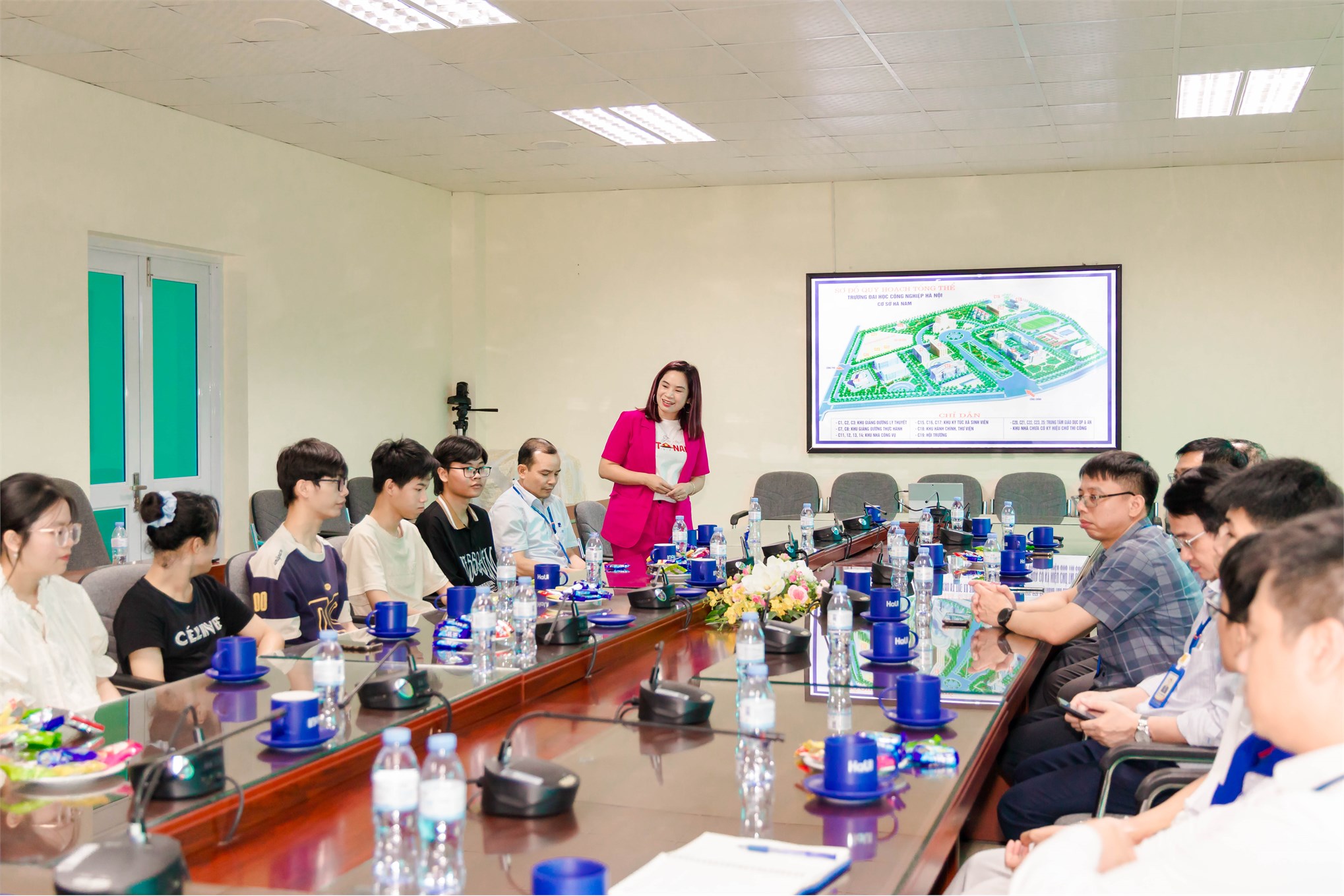 Ấm áp buổi gặp mặt sinh viên khuyết tật: Khi nghị lực được chắp cánh bởi sự tận tâm