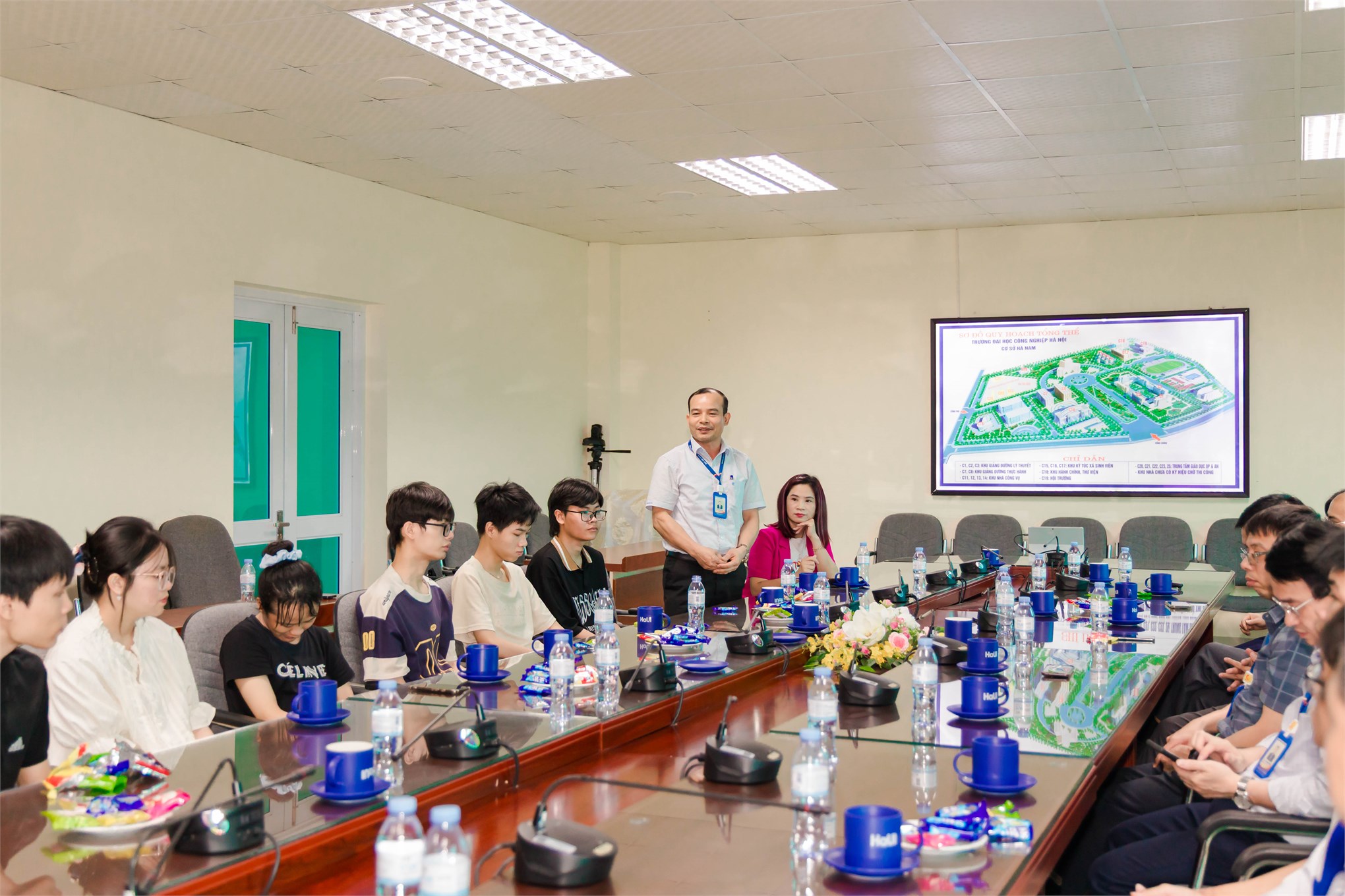 Ấm áp buổi gặp mặt sinh viên khuyết tật: Khi nghị lực được chắp cánh bởi sự tận tâm