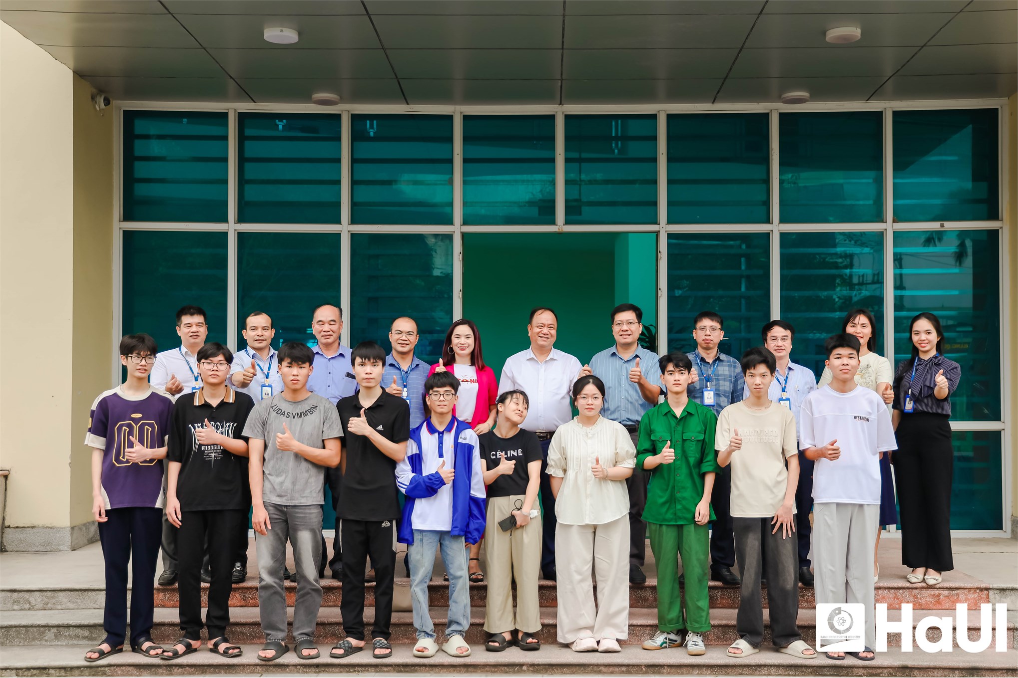 Ấm áp buổi gặp mặt sinh viên khuyết tật: Khi nghị lực được chắp cánh bởi sự tận tâm