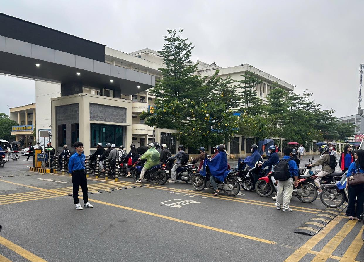 [giadinhxahoi] Dấu ấn đậm nét của tuổi trẻ HaUI từ chuỗi hoạt động ‘Hành trình tuổi trẻ vì cộng đồng’