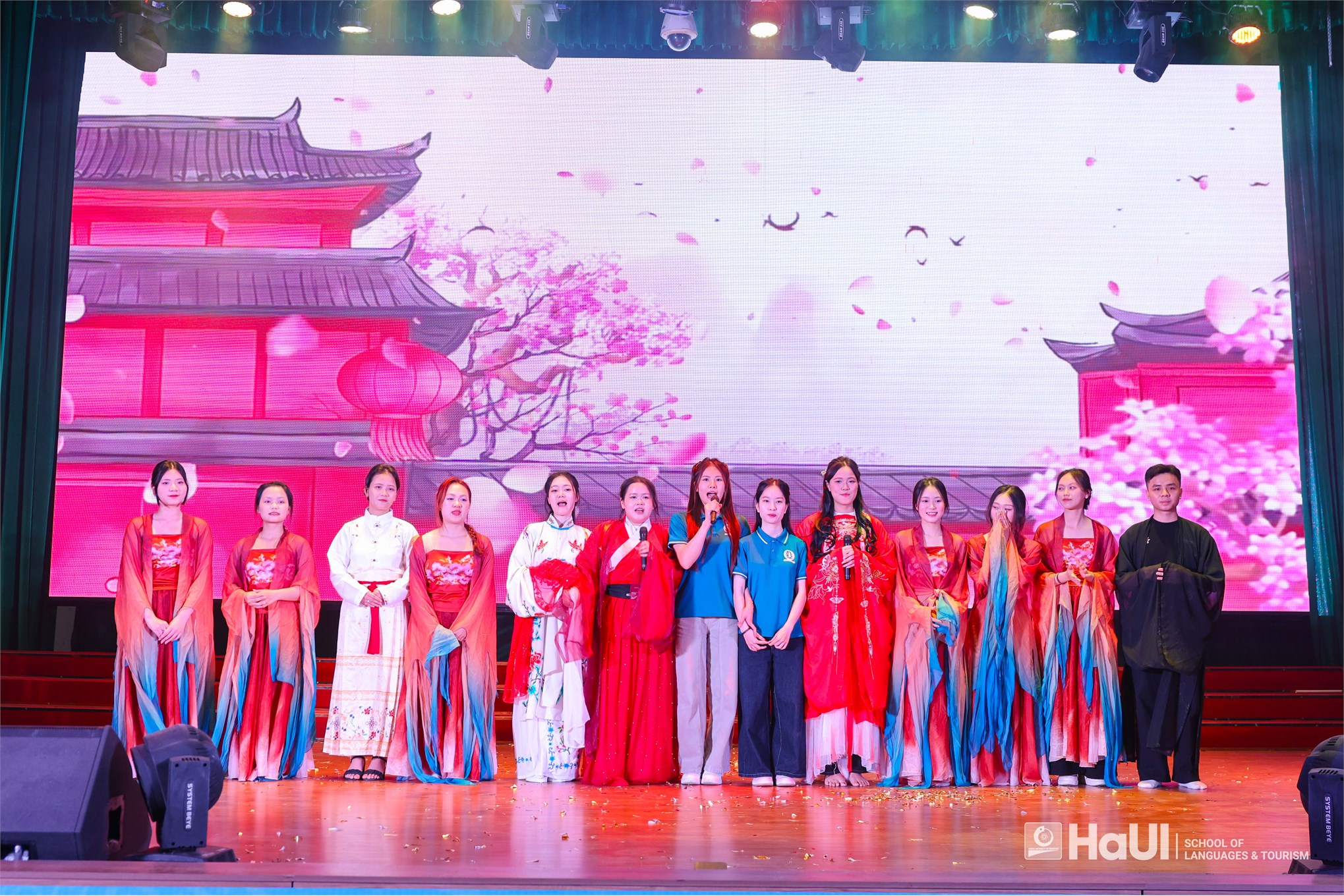 Sinh viên Trường Ngoại ngữ - Du lịch, HaUI tỏa sáng với Giải Nhất tại “Tài năng Hán ngữ” 2026