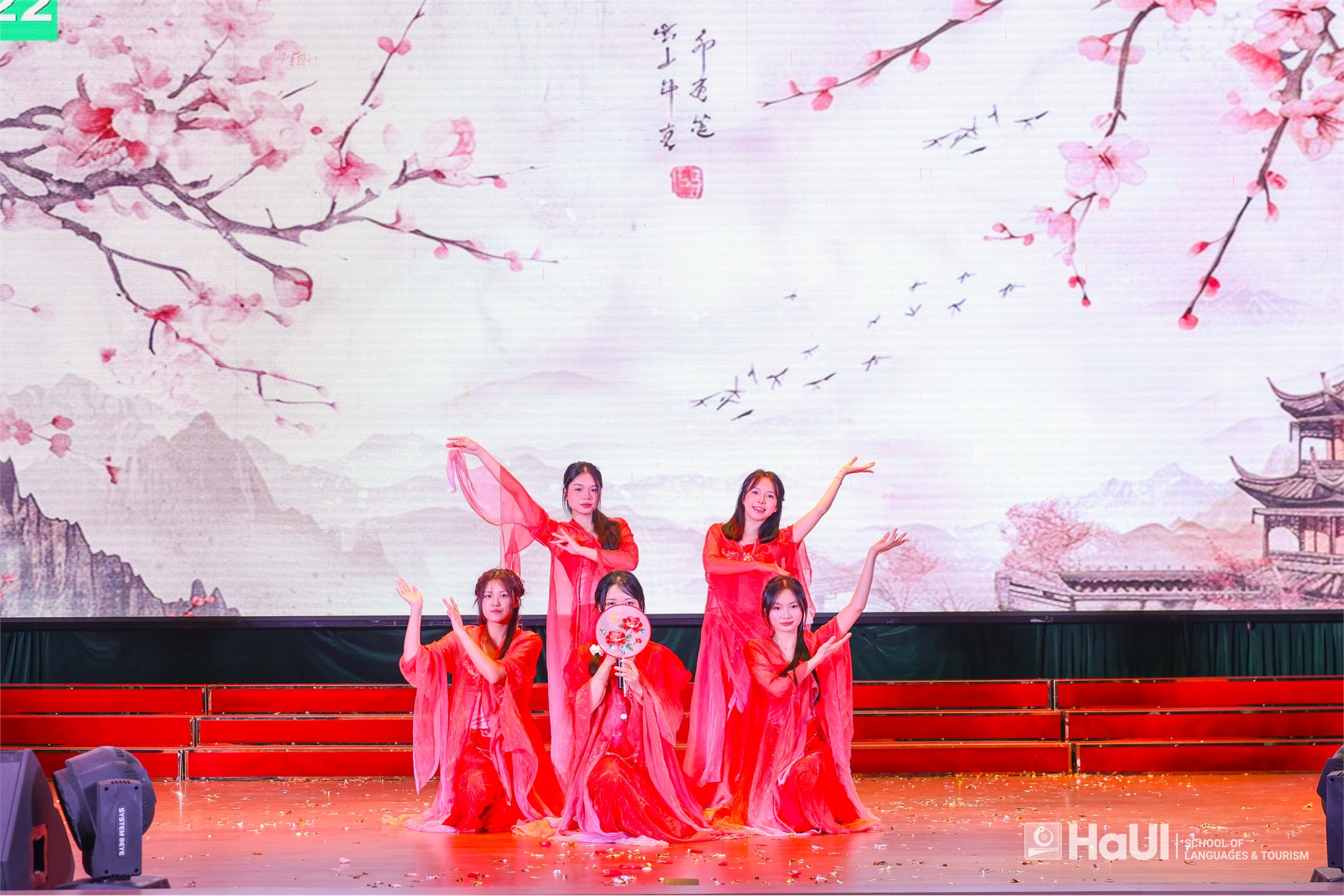 Sinh viên Trường Ngoại ngữ - Du lịch, HaUI tỏa sáng với Giải Nhất tại “Tài năng Hán ngữ” 2026