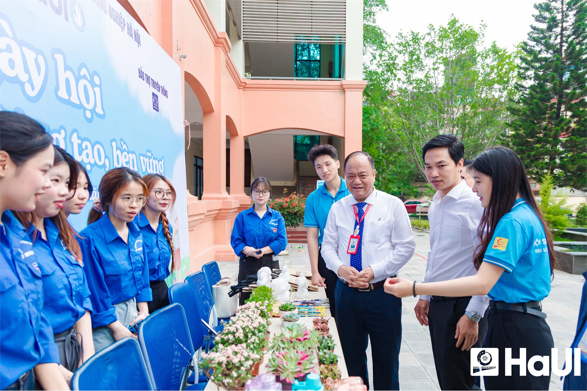 Bùng nổ sức trẻ tại ngày hội Tuổi trẻ HaUI Genesis 2026: Tuổi trẻ HaUI - Vững bước tiên phong