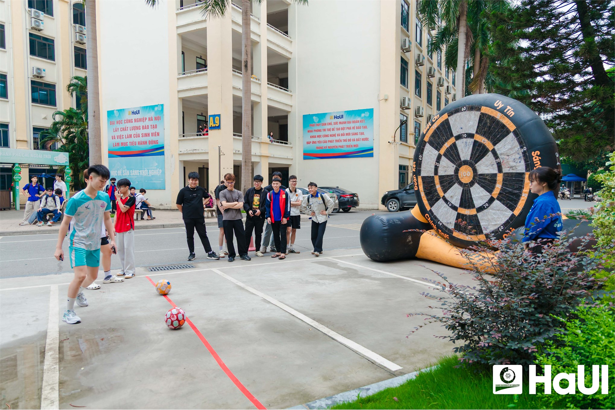 Bùng nổ sức trẻ tại ngày hội Tuổi trẻ HaUI Genesis 2026: Tuổi trẻ HaUI - Vững bước tiên phong