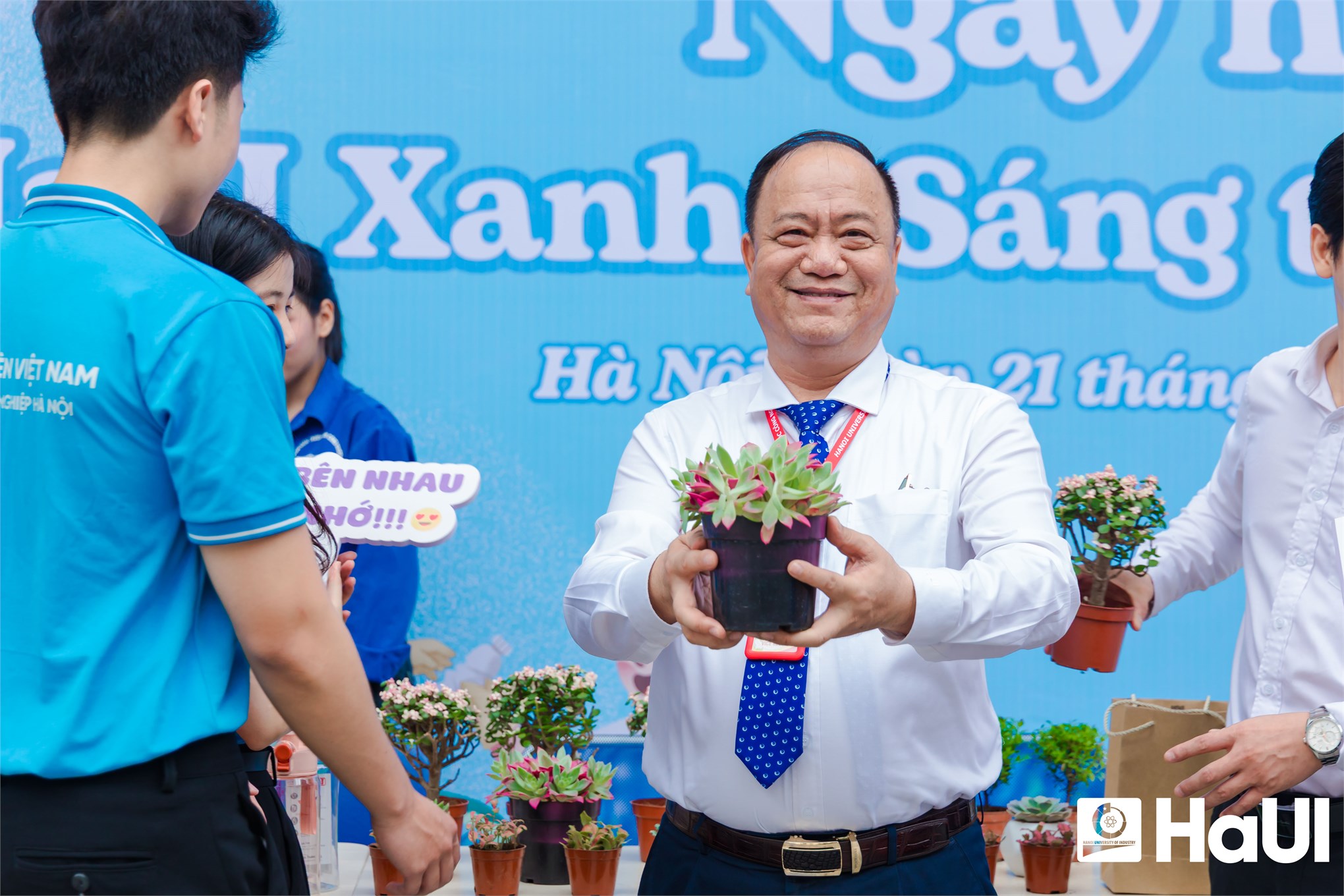 Bùng nổ sức trẻ tại ngày hội Tuổi trẻ HaUI Genesis 2026: Tuổi trẻ HaUI - Vững bước tiên phong