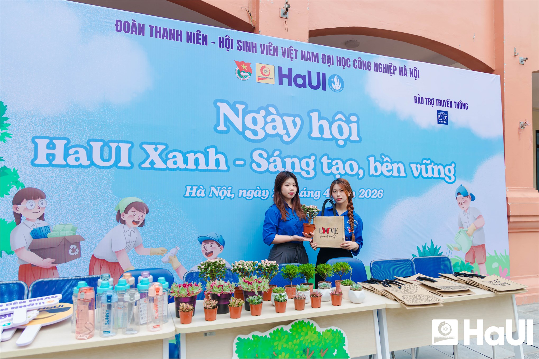 Bùng nổ sức trẻ tại ngày hội Tuổi trẻ HaUI Genesis 2026: Tuổi trẻ HaUI - Vững bước tiên phong