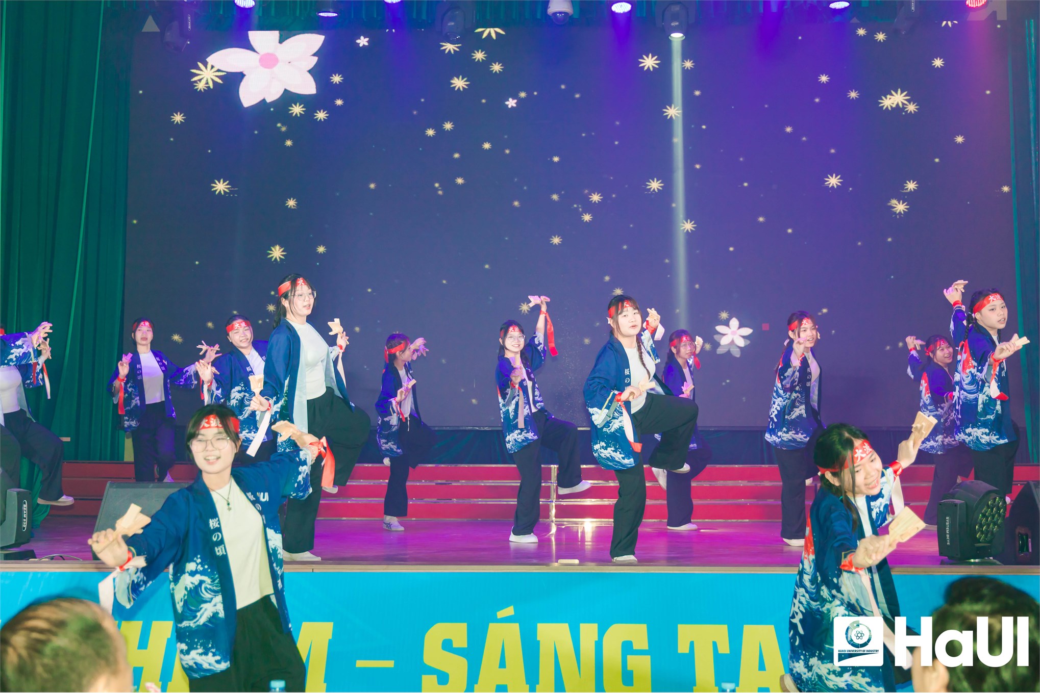 Bùng nổ sức trẻ tại ngày hội Tuổi trẻ HaUI Genesis 2026: Tuổi trẻ HaUI - Vững bước tiên phong