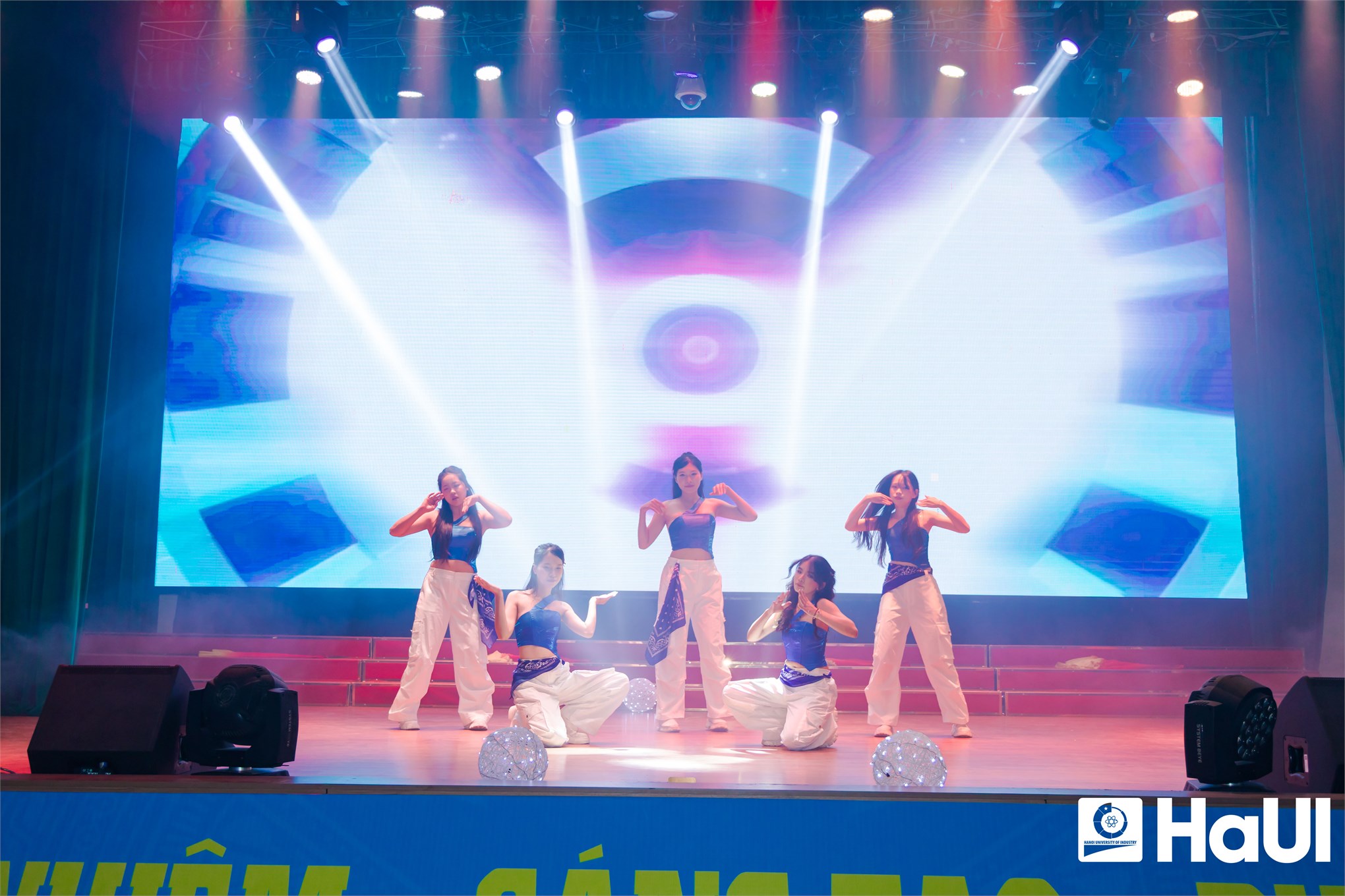 Bùng nổ sức trẻ tại ngày hội Tuổi trẻ HaUI Genesis 2026: Tuổi trẻ HaUI - Vững bước tiên phong